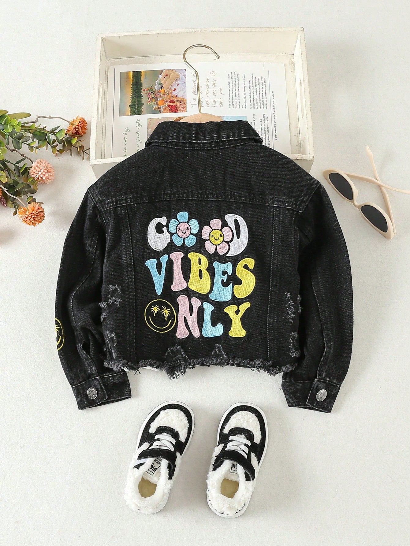 Young Girls Daily Fashionable Letter Embroidery Ripped Short Denim Jacket Coat