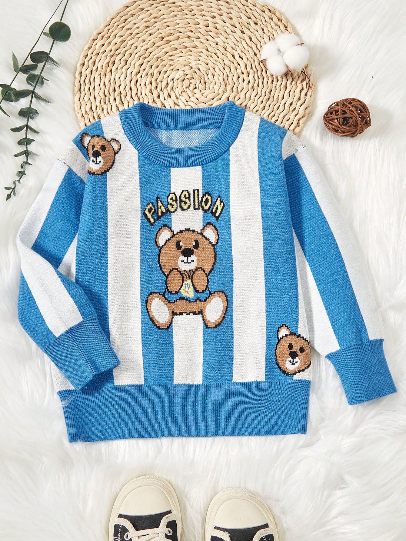 Young Boy Bear & Letter Pattern Colorblock Sweater