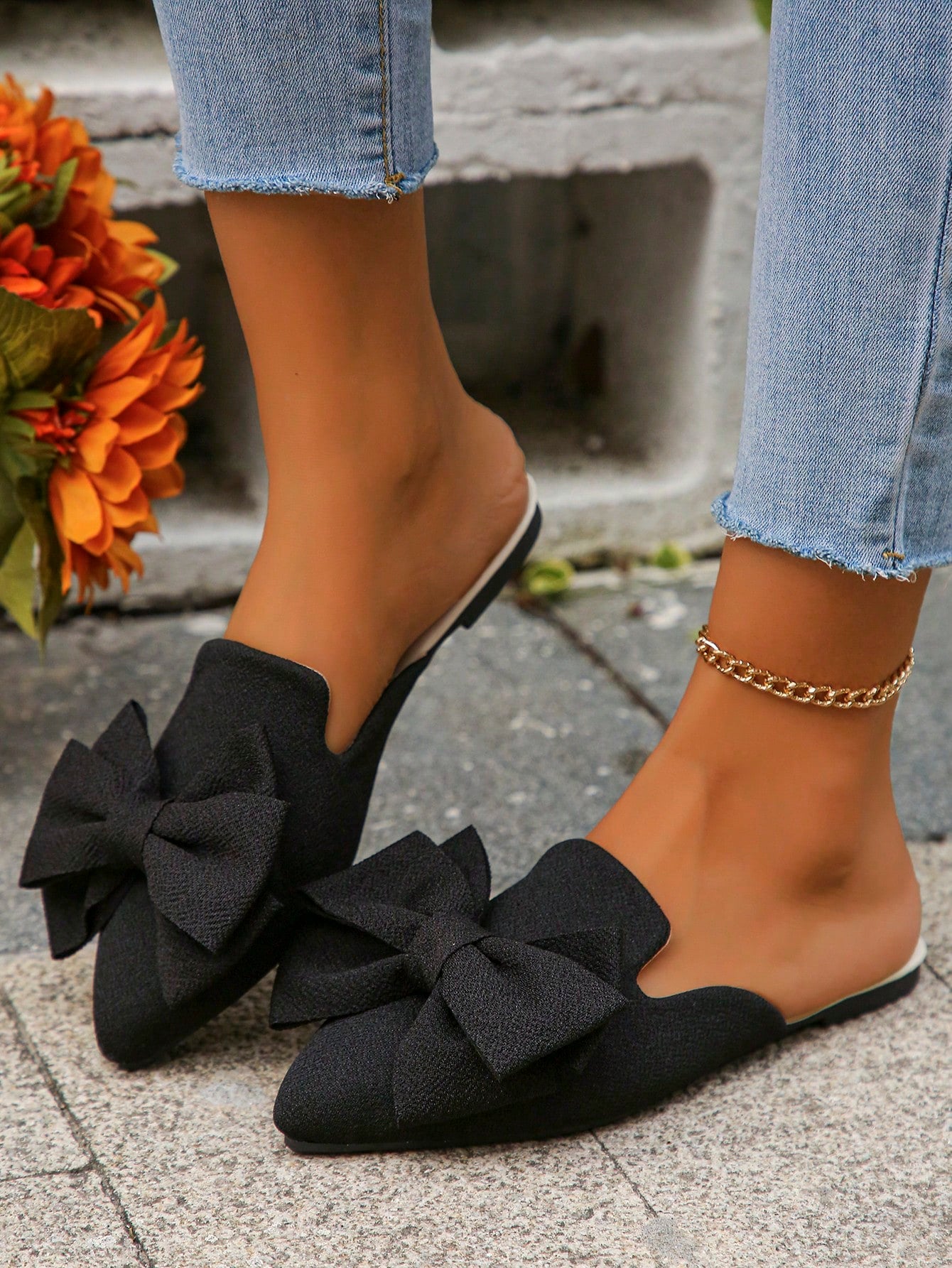 Women's Fashionable Classic Black Bowknot Decor Pointed Toe Mules Flat Shoes