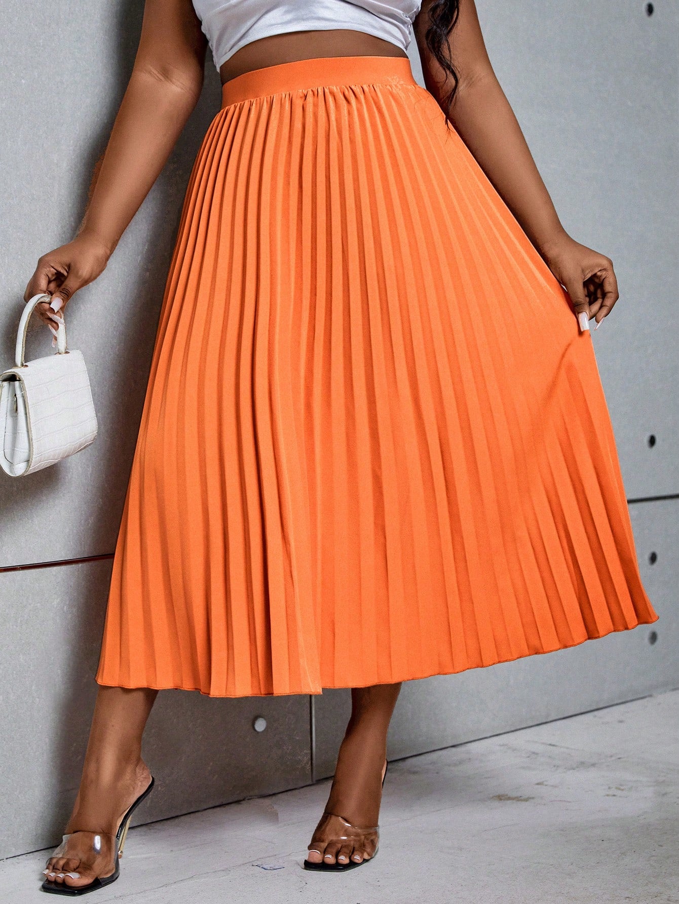 Plus Size Solid Color Elastic Waist Pleated Midi Skirt