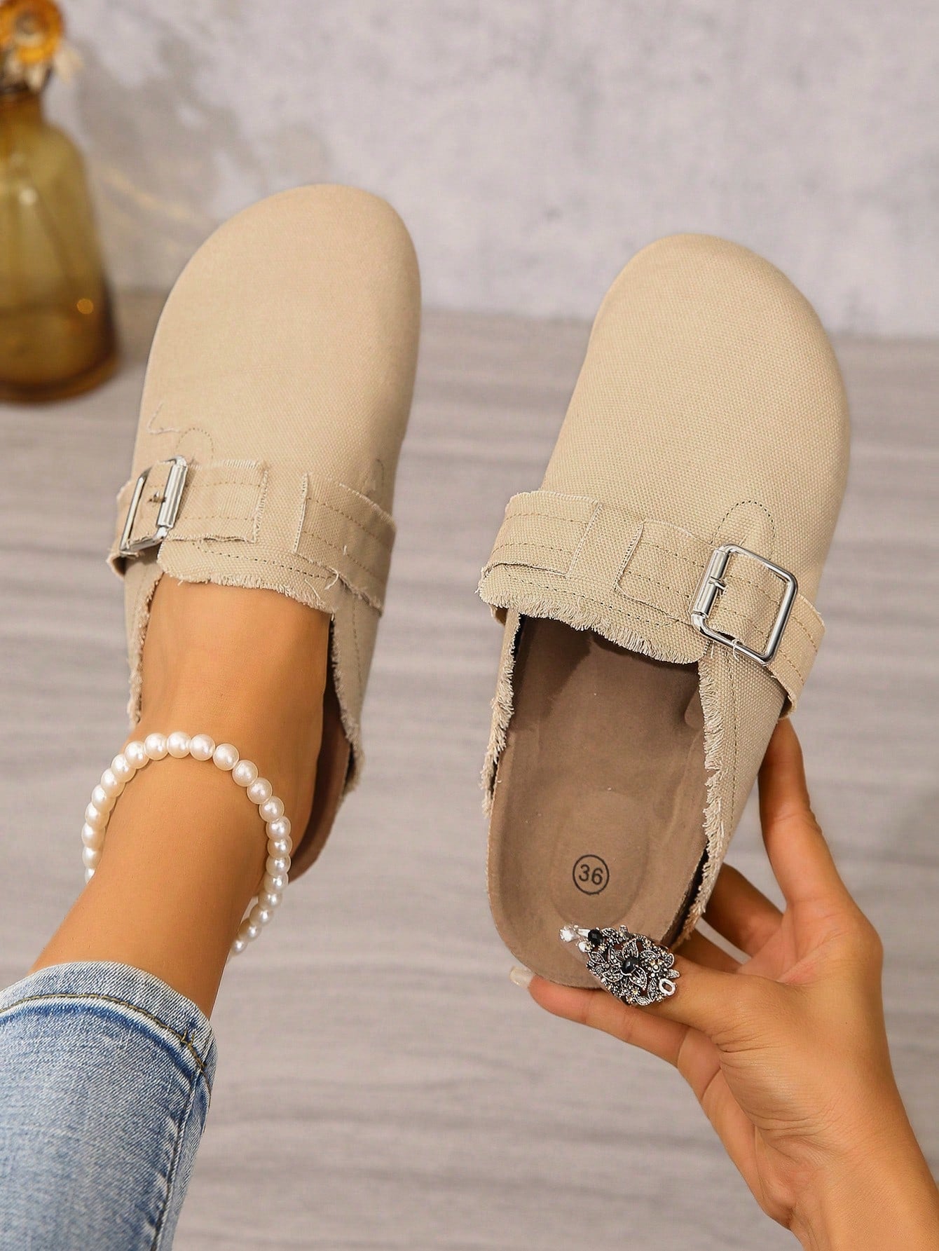 Fashionable Vintage Square Buckle Women's Flat Shoes