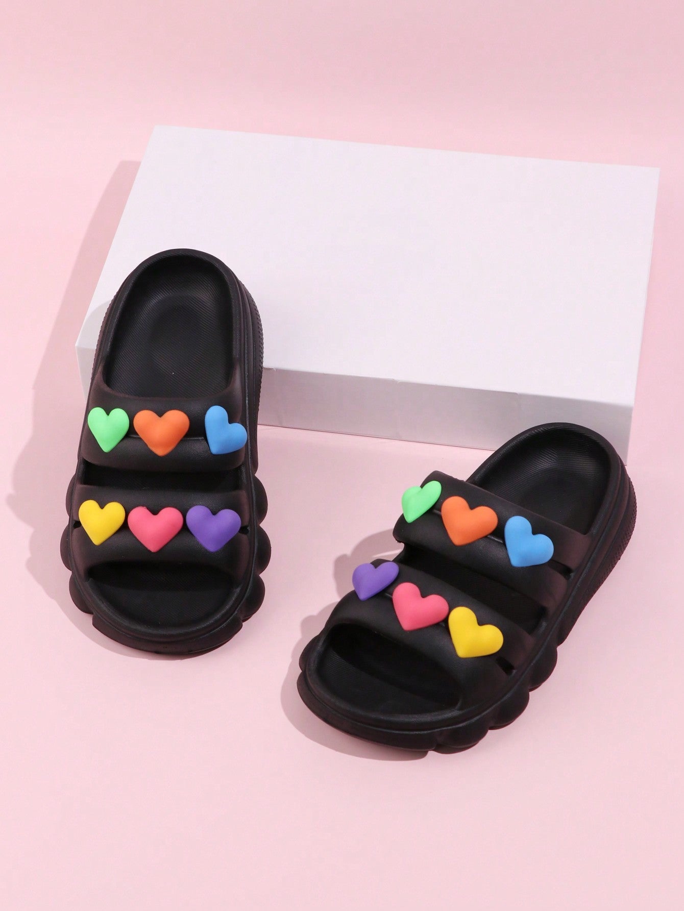 1pair Black Fashionable Lightweight Soft Heart Design Casual Slippers For Outdoor & Beach