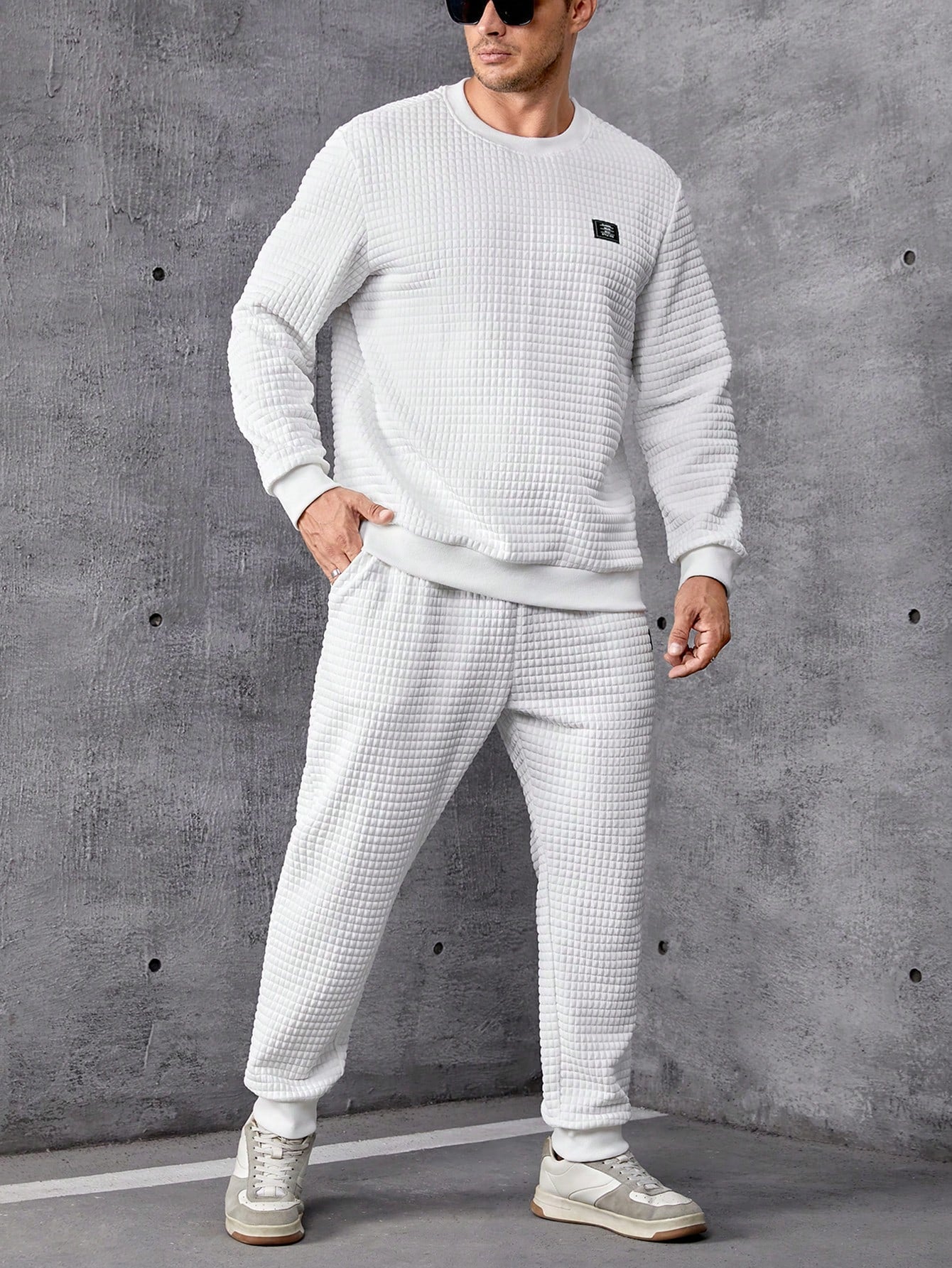 Men's Plus Size Letter Patched Round Neck Sweatshirt And Pants Set