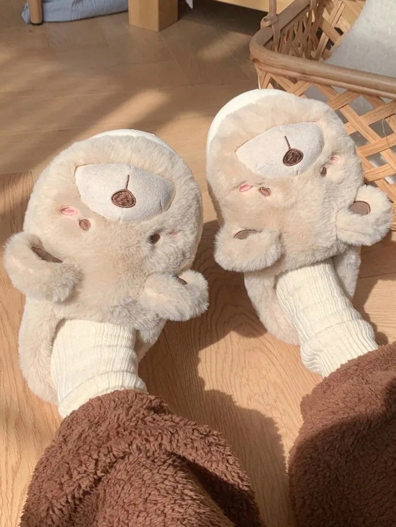 Women's Cute Winter Indoor Slippers, Thick Anti-Slip Warm Plush Slippers With 3D Dog Shaped Design In Light Beige