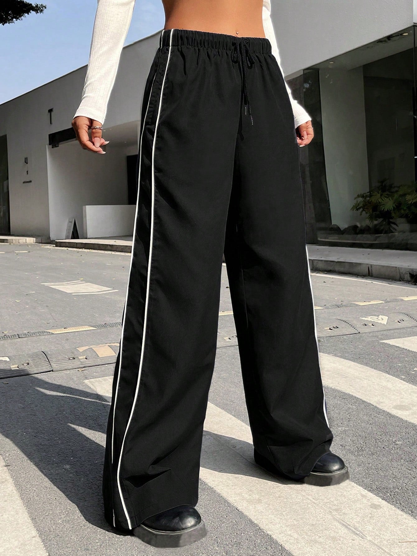 Contrast Piping Drawstring Waist Wide Leg Cargo Pants