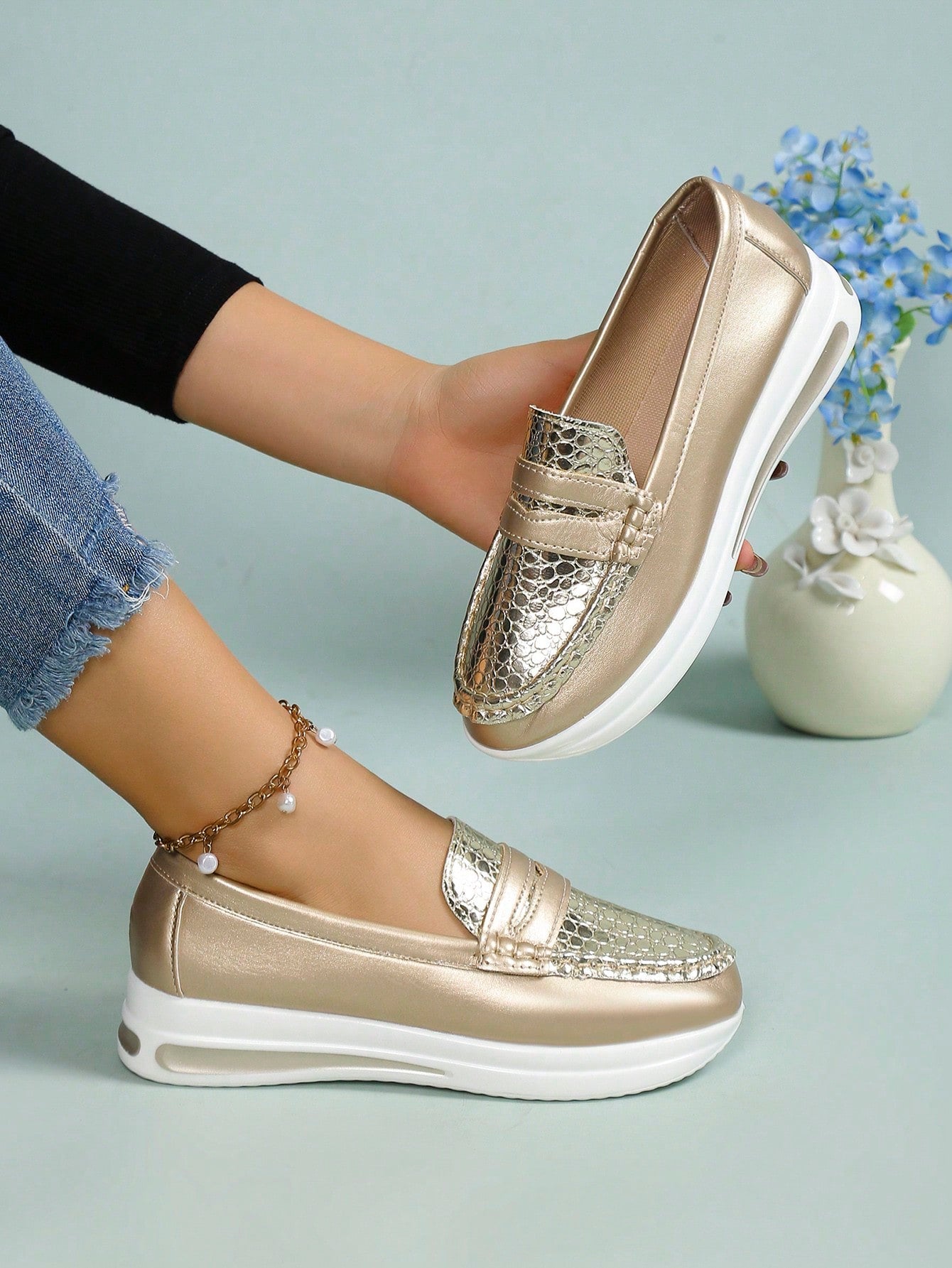 Women's Fashionable Light & Slip Resistant & Wear Resistant Slip-On Flat Metal Style Flats