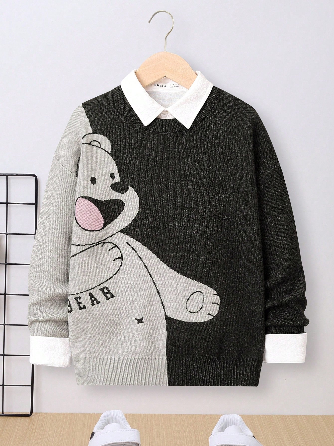 Tween Boy College Style Bear Cartoon Pattern Design Round Neck Pullover Sweater For Autumn And Winter