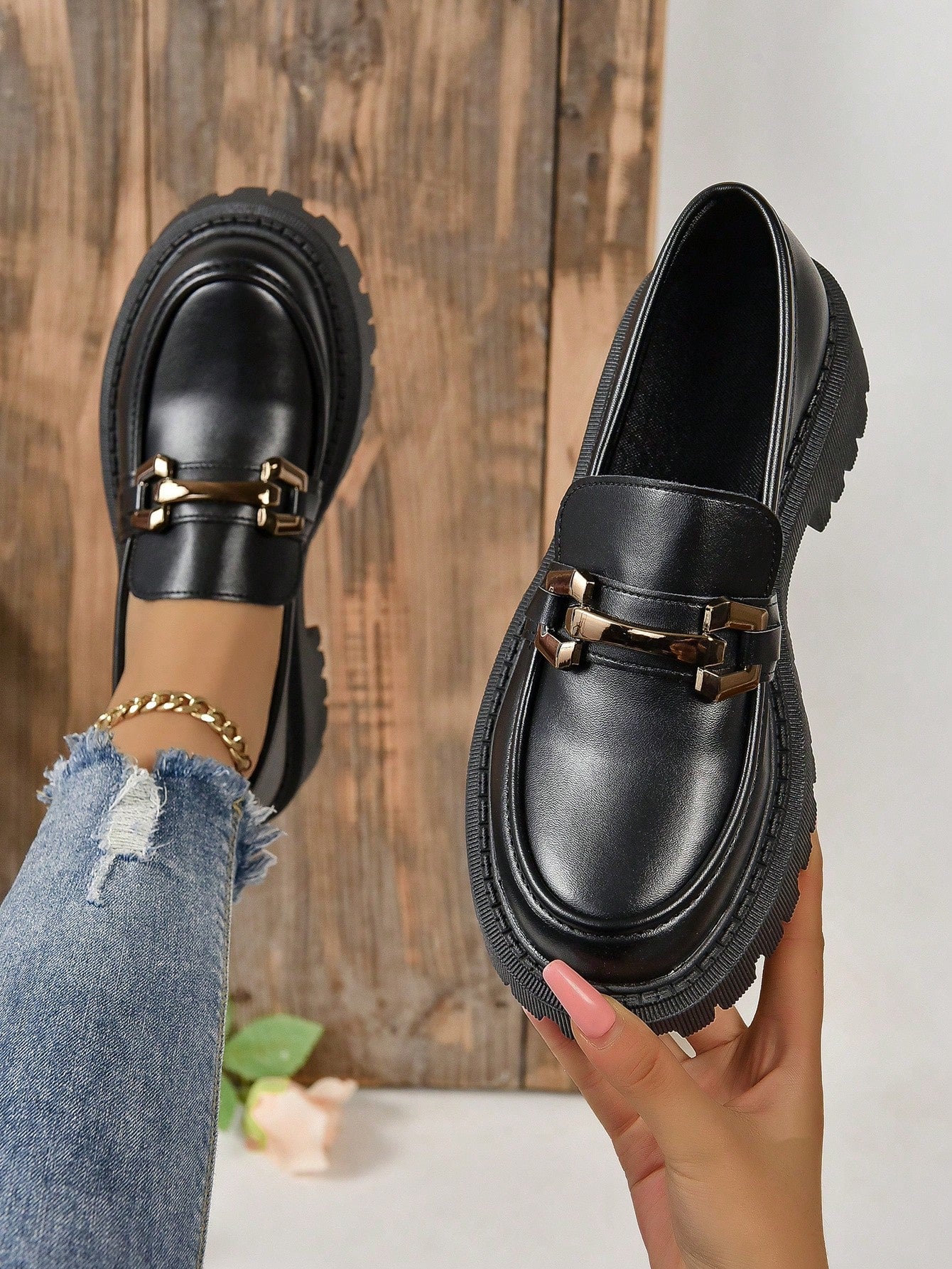 Women's Fashionable Plus Size Thick Sole Loafers With Metal Buckle