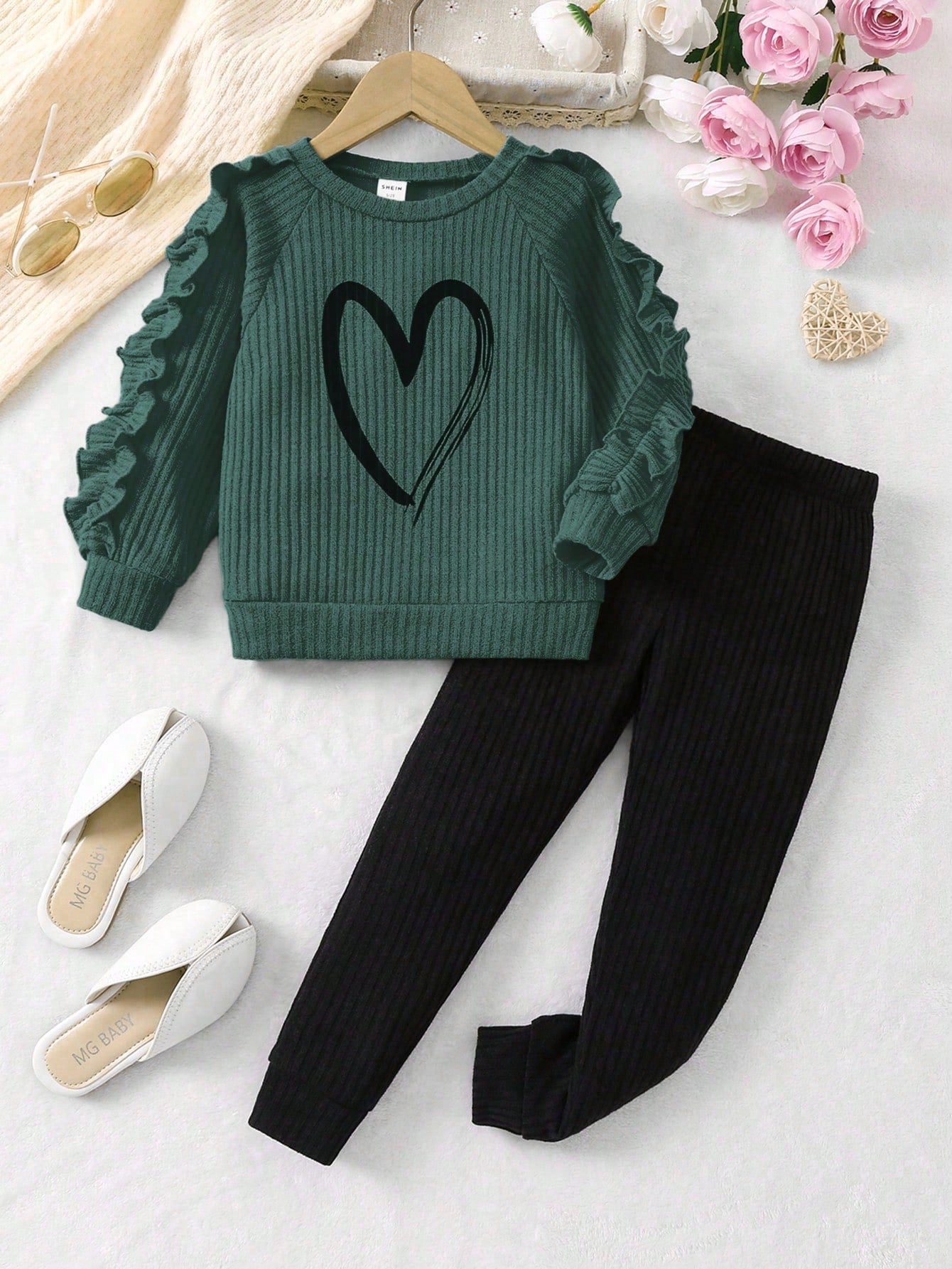 Young Girl Heart Print Ruffle Trim Raglan Sleeve Sweatshirt & Leggings