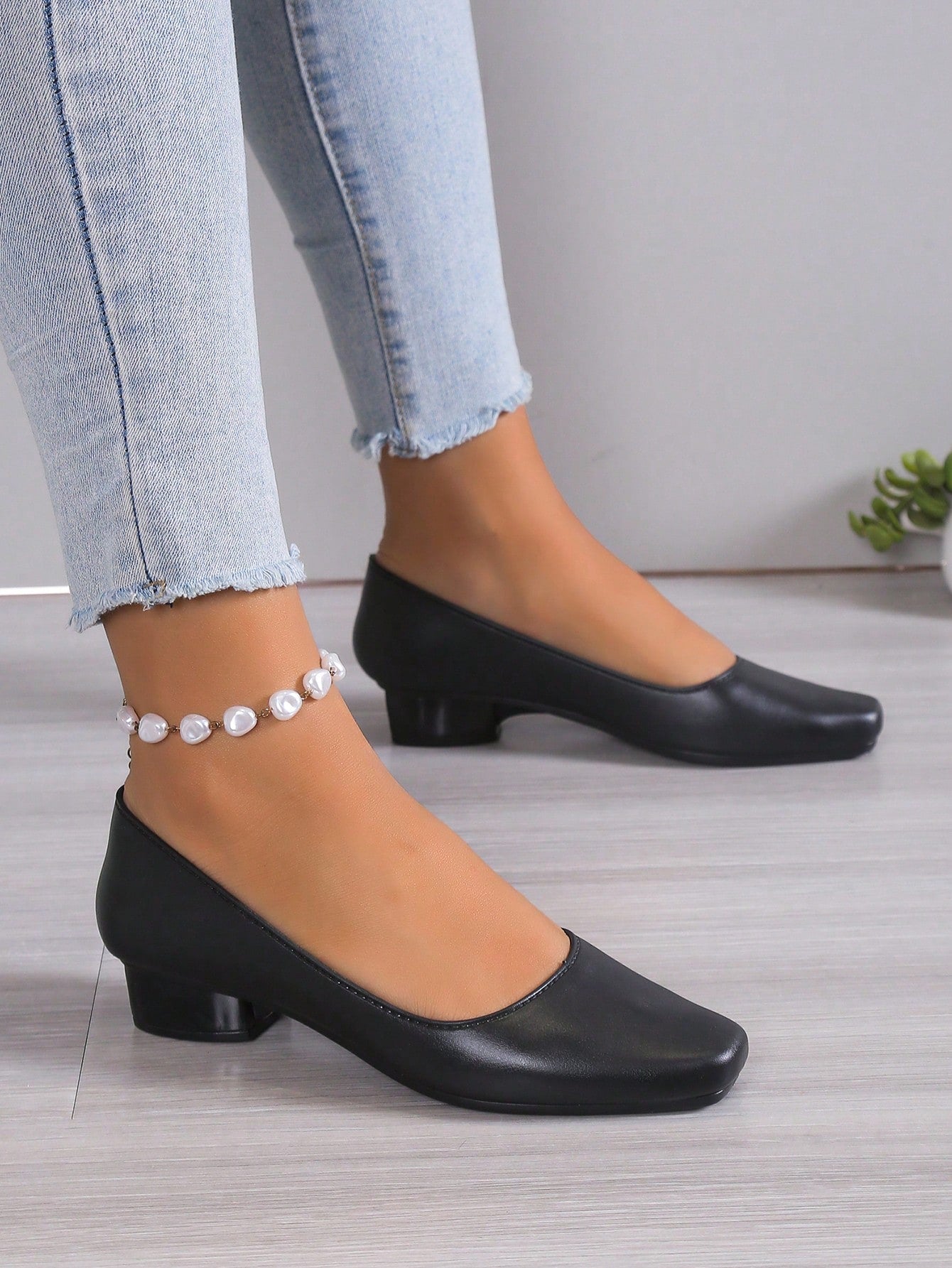 Fashionable Simple Pu Leather Chunky Heel Shallow Mouth Ladies' Shoes, 3cm Heel, Breathable, Suitable For Work And Summer