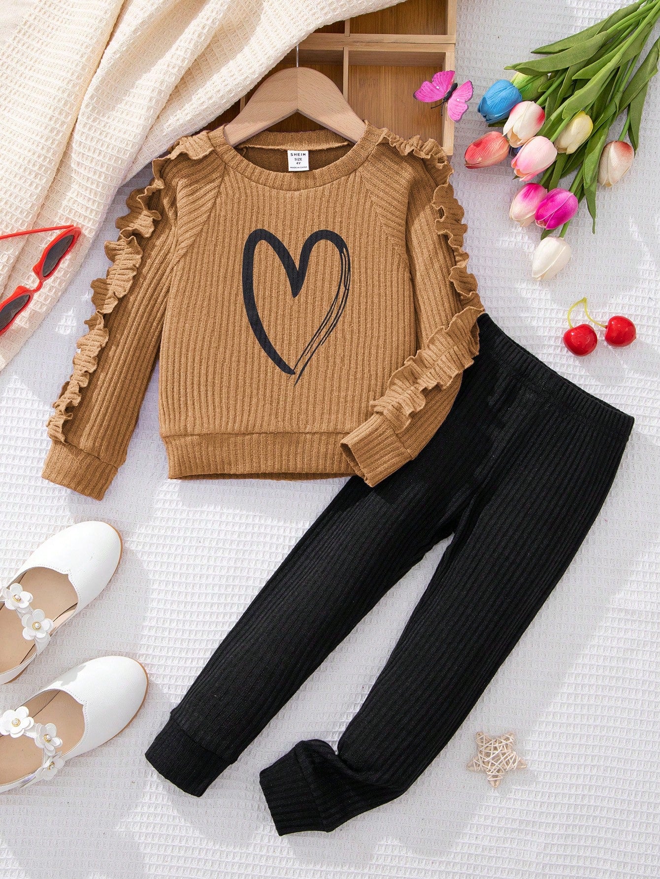 Young Girl Heart Print Ruffle Trim Raglan Sleeve Sweatshirt & Leggings