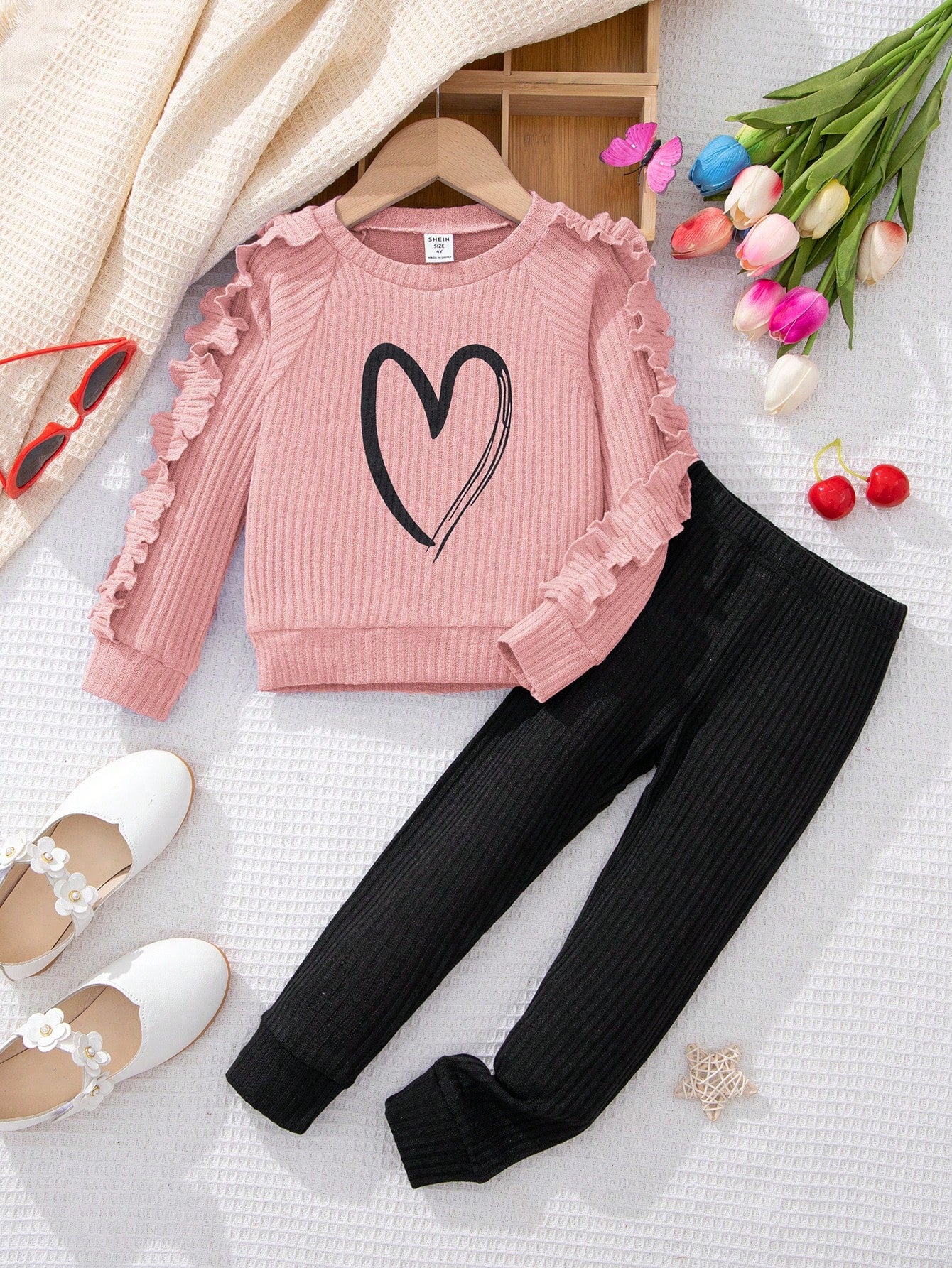 Young Girl Heart Print Ruffle Trim Raglan Sleeve Sweatshirt & Leggings