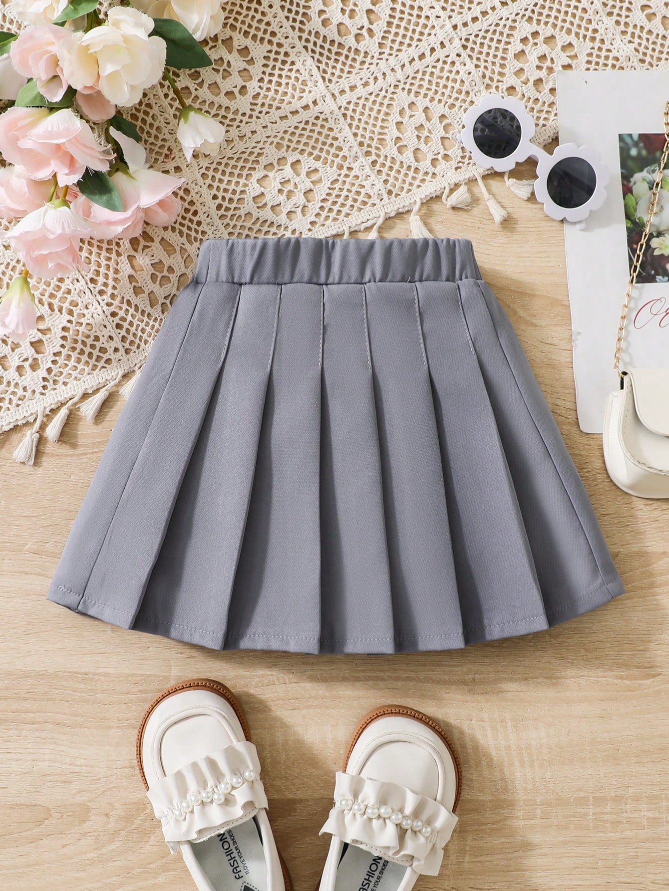 Young Girl's Stylish Pleated Skirt In Dark Green, Perfect For Spring And Summer