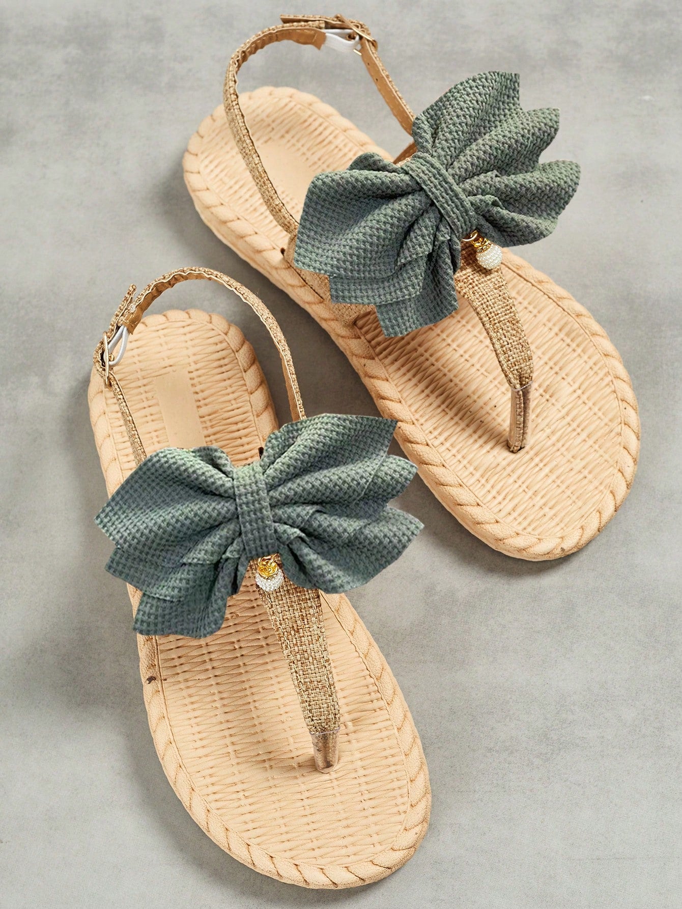 1 Pair Solid Color Bow-Knot Embellished Fashionable Flat Sandals