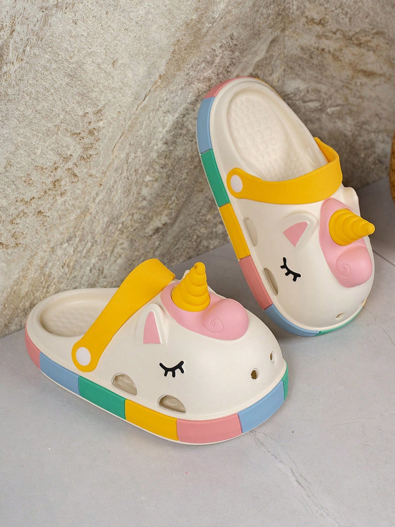 Cute Rainbow Unicorn Design Cartoon Children's Sandals With Thickened Toe Cap, Anti-Slip & Wear-Resistant, Breathable & Lightweight & Soft & Comfortable For Both Indoor And Outdoor Activities, Adjustable Heel Strap, Suitable For Beach, Casual, Garden, Sum