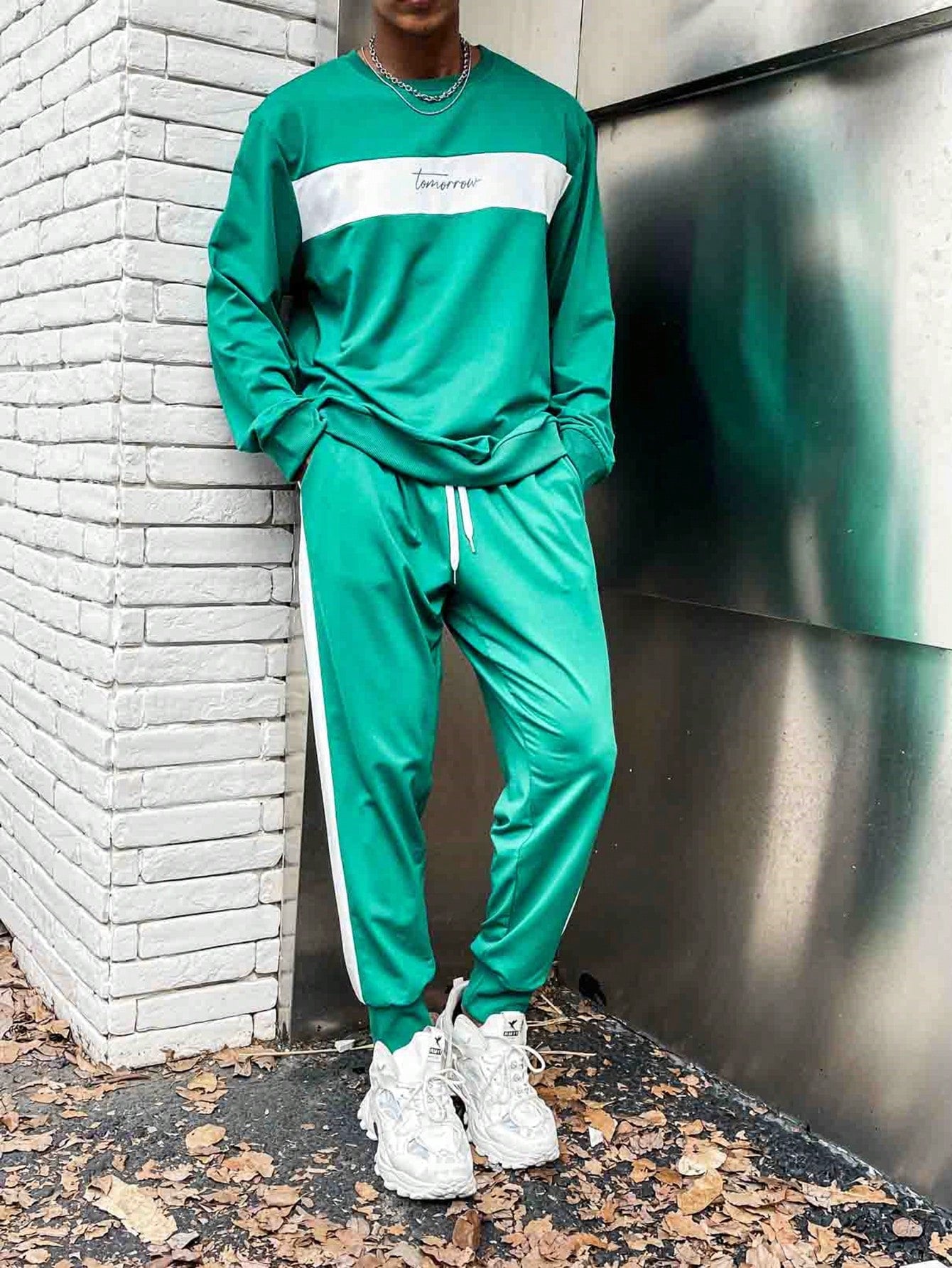 Men Plus Letter Print Round Neck Sweatshirt And Drawstring Joggers Two-Piece Set