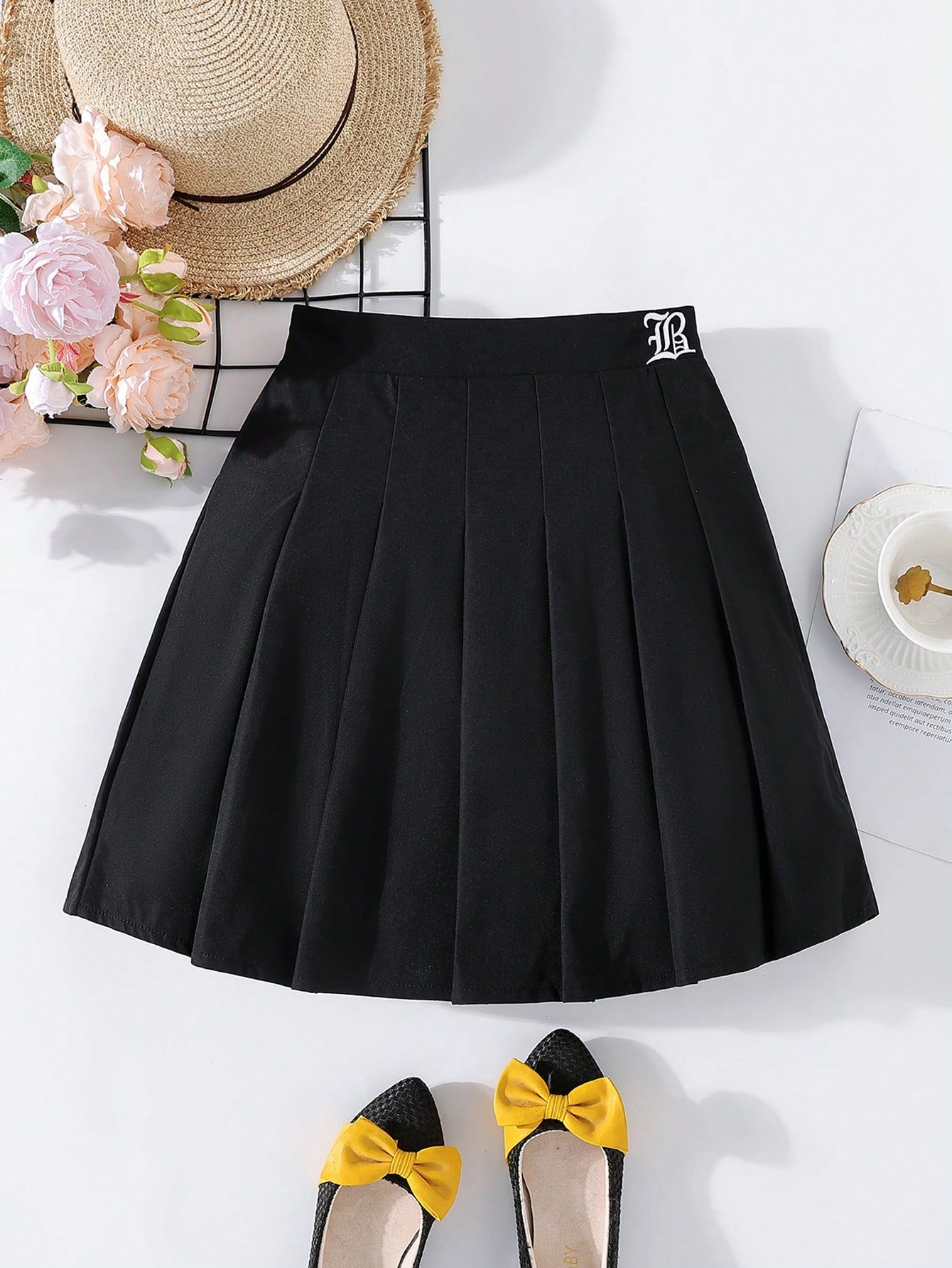 Teenage Girls' Pleated Skirt With Letter Embroidery, Sweet School Style, Letter Embroidered Design, Pleated Skirt Hem, High Waist