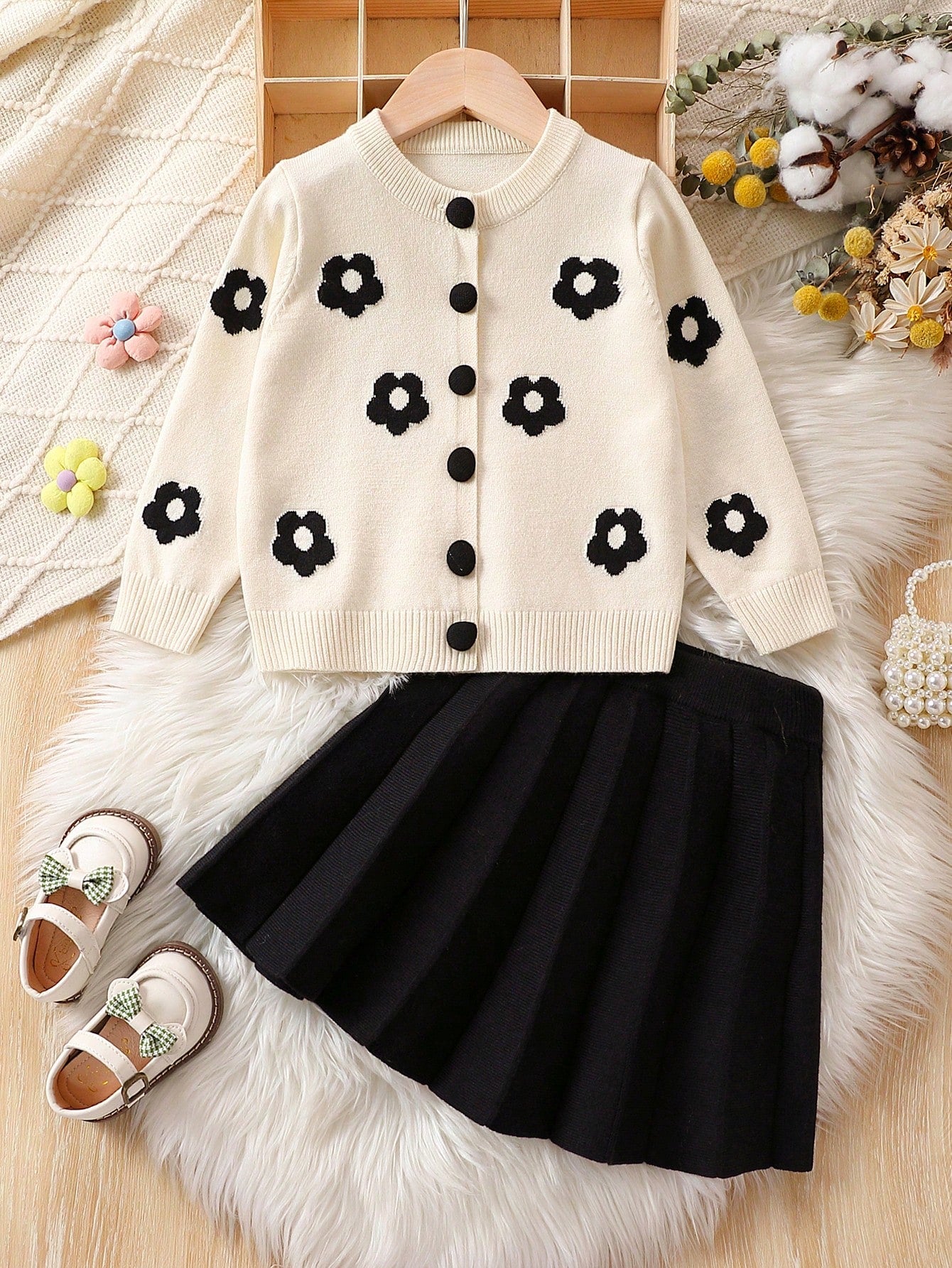 Young Girl Floral Pattern Cardigan & Pleated Knit Skirt