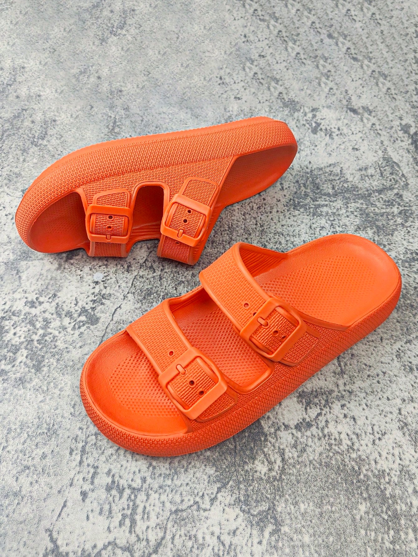 2023 Summer New Arrival Women's Anti-slip, Wear-resistant Slippers With Buckle Decoration, Lightweight, Comfortable And Shock-absorbing For Home Use