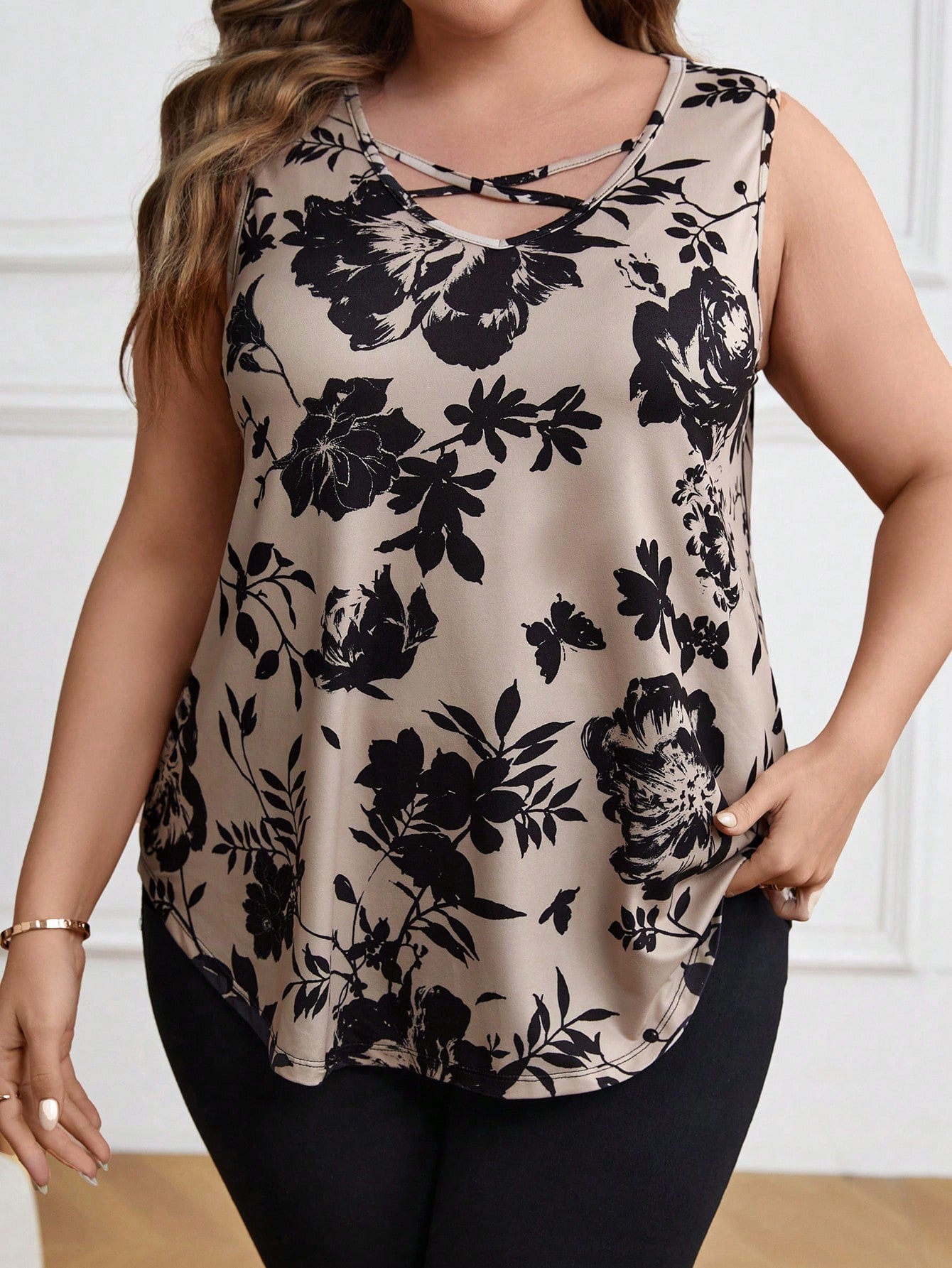 Plus Size Women's Floral Printed Cross V-neck Tank Top