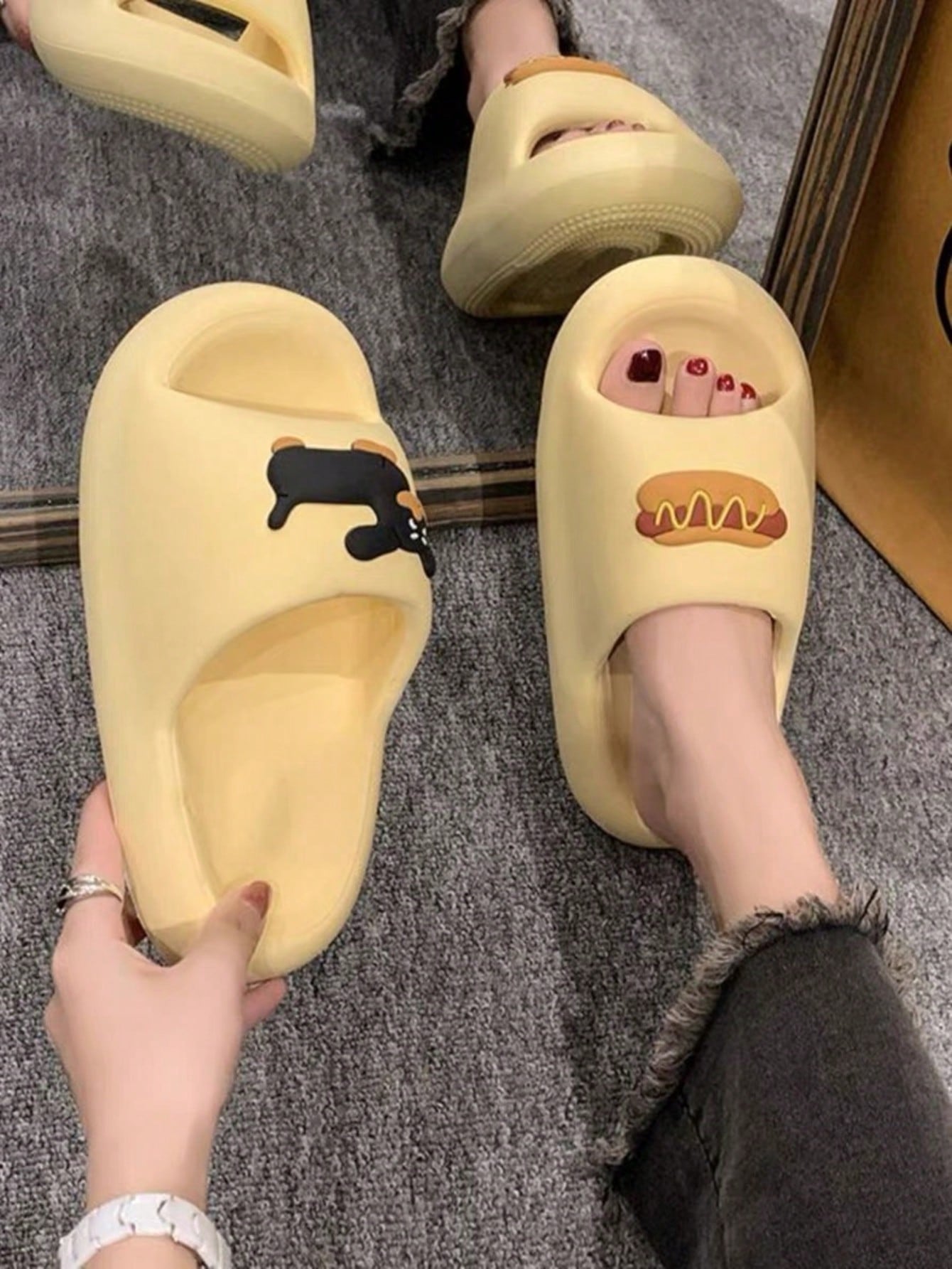 Ladies Cartoon Dog Summer Home Slippers Casual Style Couple Cartoon Hot Dog Bathroom Anti-Slip Yellow Eva Beach Sandals Slippers For Men