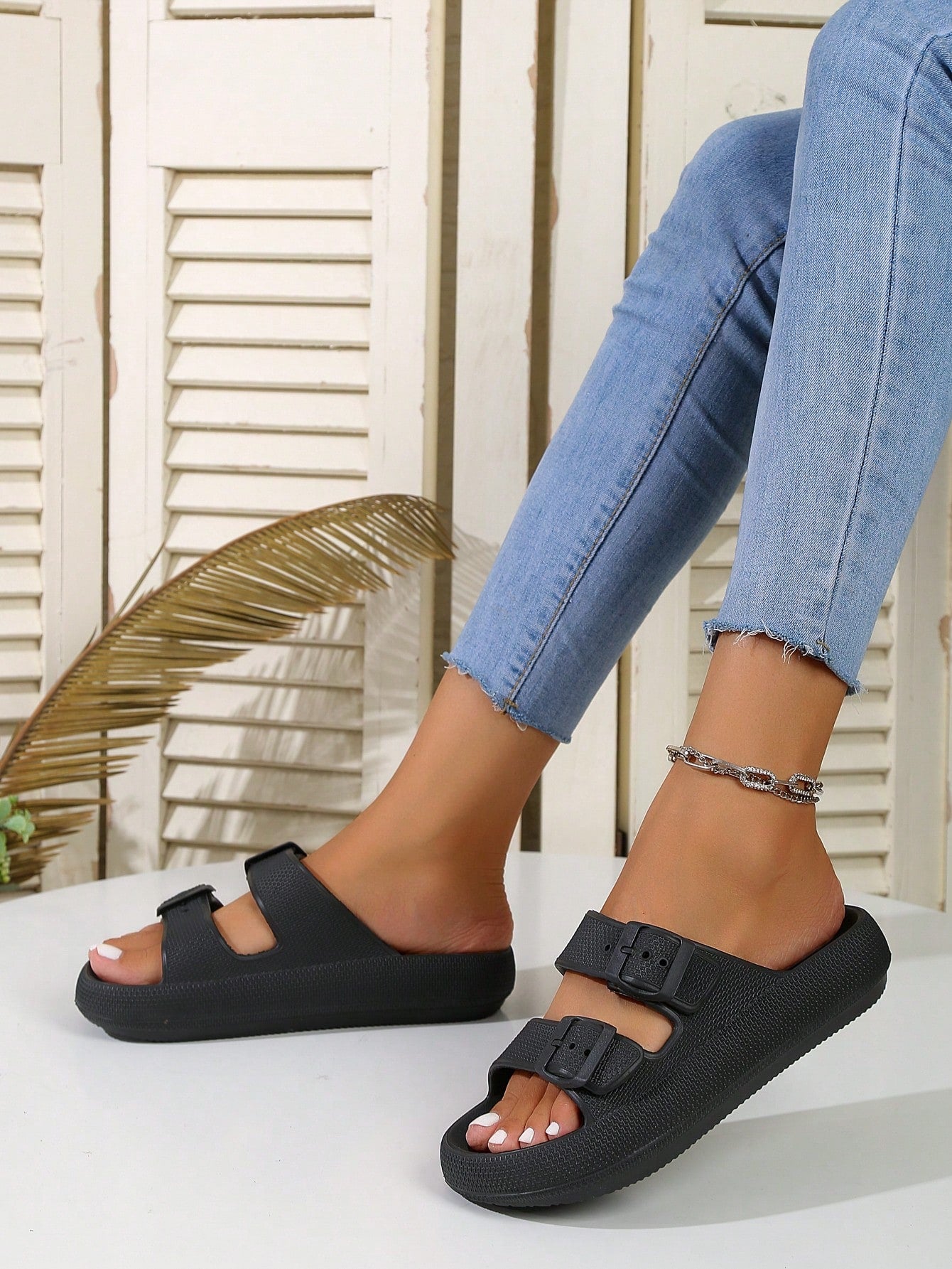 New Women's Fashionable Slip-Resistant And Wear-Resistant Buckle Sandals, Ideal For Outdoor Activities, Made Of High Elasticity, Odorless EVA With Shock Absorption, Softness And Comfort, Perfect For Home Use