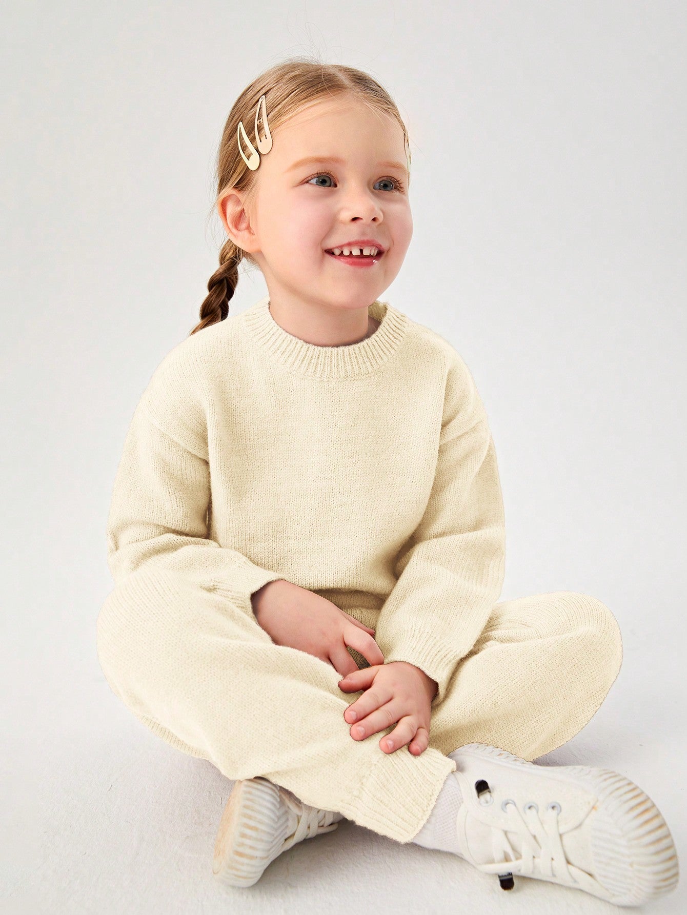 Little Girls' Casual Round Neck Long Sleeve Sweater And Knitted Pants 2pcs/set