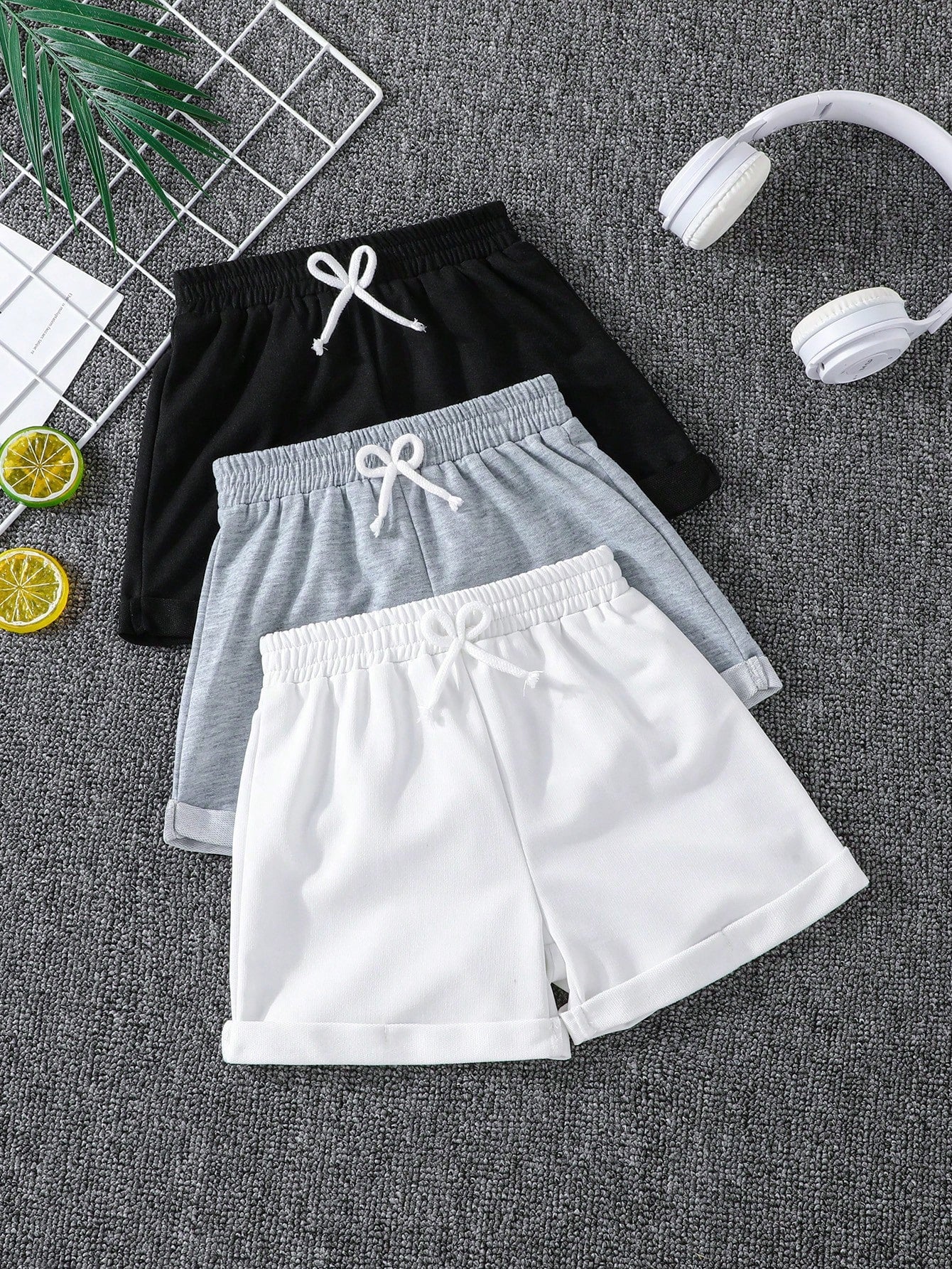 Young Girl Casual Multi-Piece Set, Including Bowknot Decorated Shorts