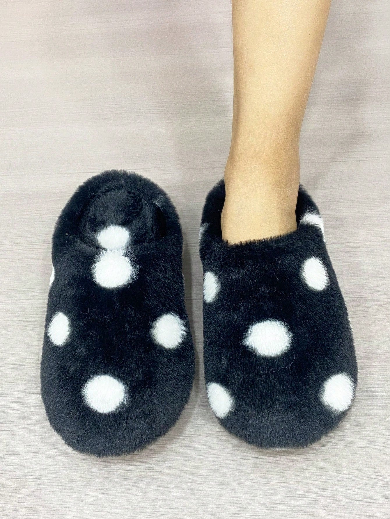 Polka Dot Pattern Fuzzy Bedroom Slippers