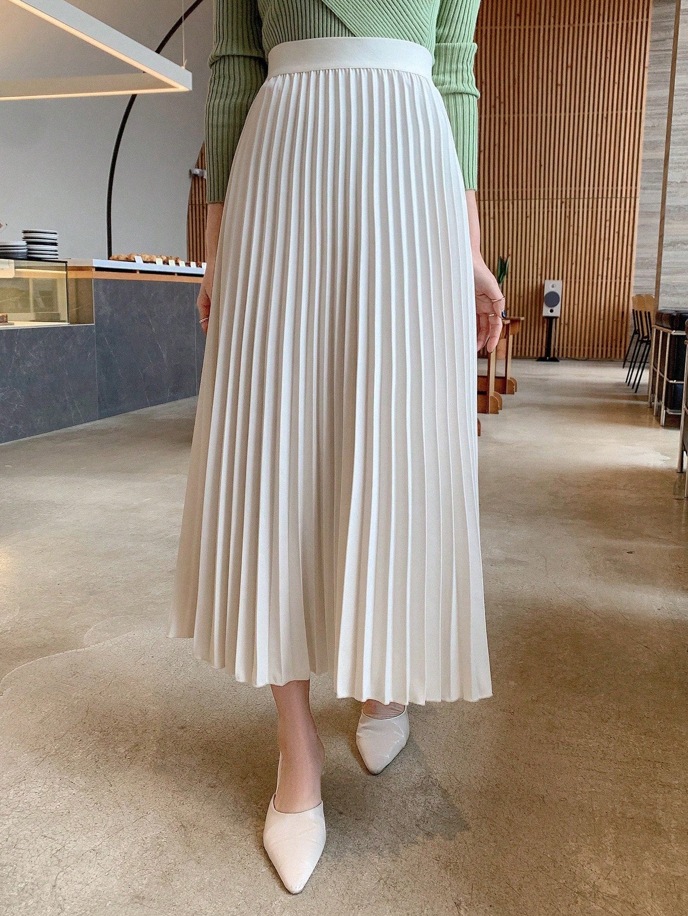Solid Color High Waisted Pleated Skirt
