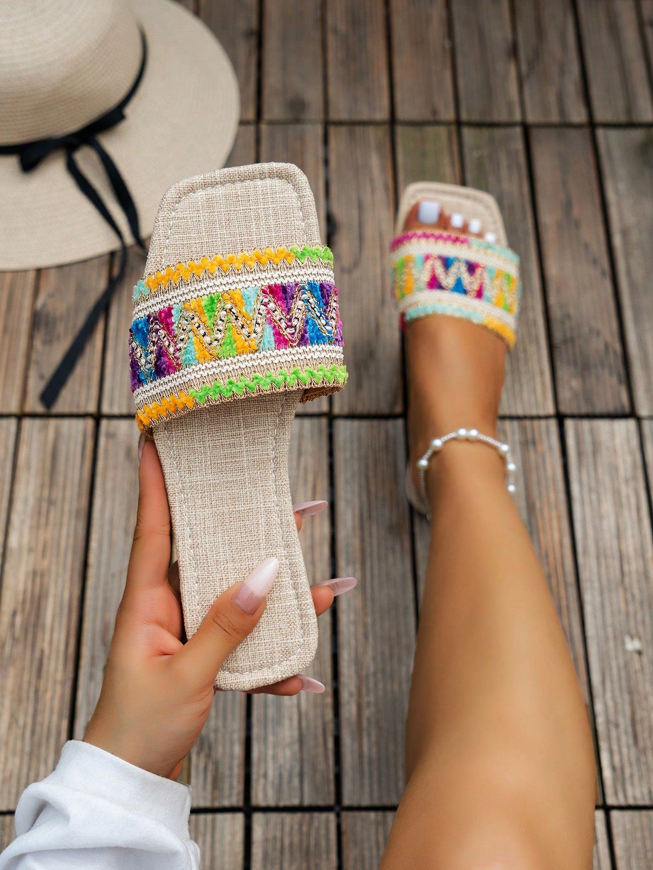 Summer Style Colorful Embroidered Flat Sandals, Sexy And Fashionable Beach Slippers For Banquet And Beach