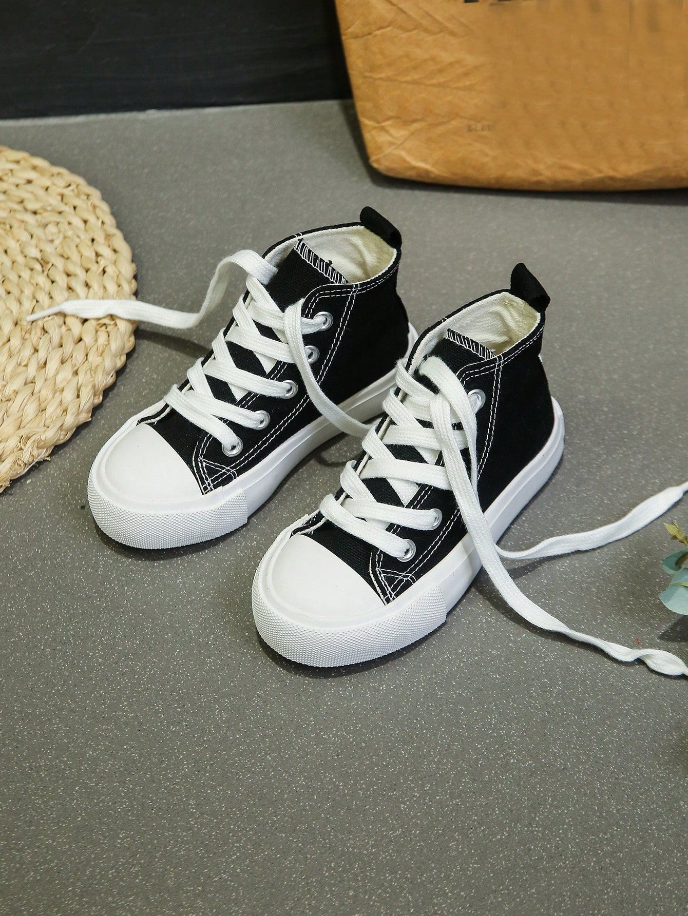 White Cloth Baby Sneakers Mid-Top Canvas Shoes For Spring And Autumn, Korean Simple Style Low-Cut Athletic Shoes With Laces For Boys And Girls, Classic High-Top Canvas Shoes, Fashionable And Versatile Casual Sport Skateboard Shoes For Children