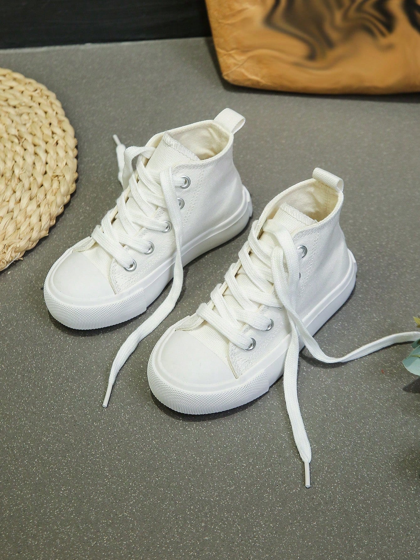 White Cloth Baby Sneakers Mid-Top Canvas Shoes For Spring And Autumn, Korean Simple Style Low-Cut Athletic Shoes With Laces For Boys And Girls, Classic High-Top Canvas Shoes, Fashionable And Versatile Casual Sport Skateboard Shoes For Children