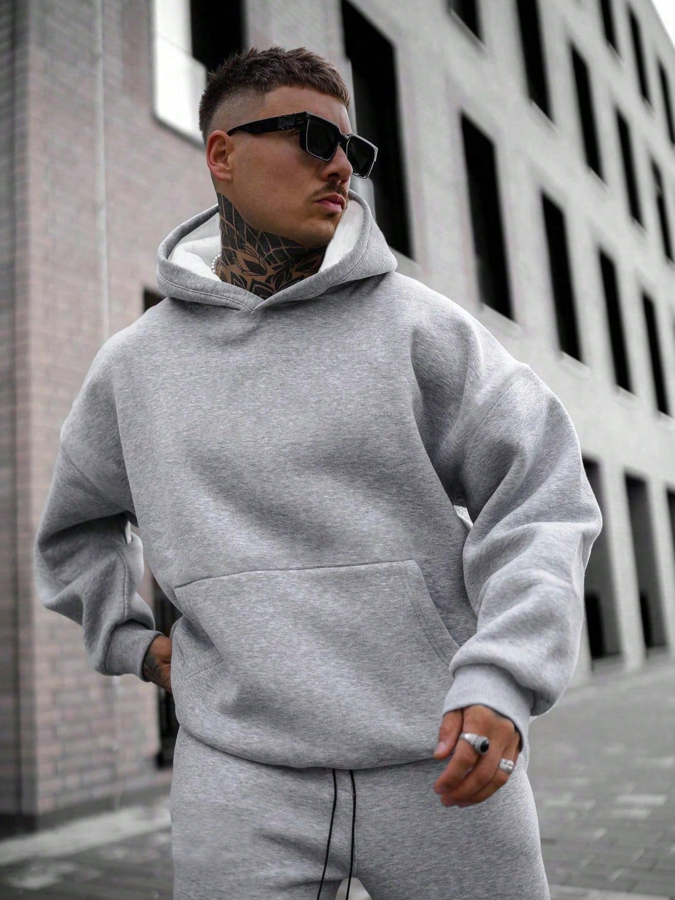 Men Kangaroo Pocket Drop Shoulder Hoodie