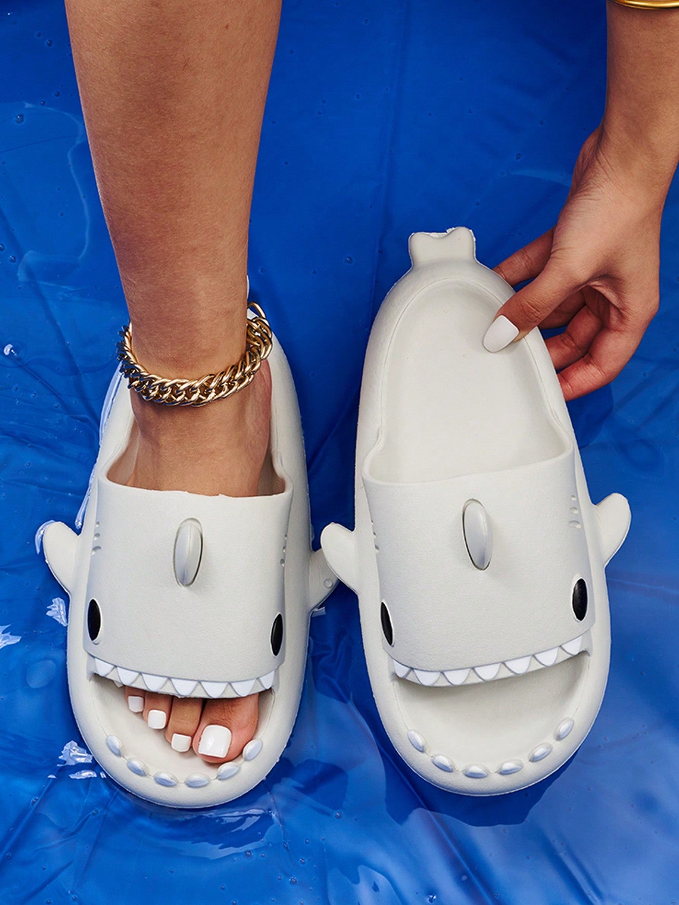 Shark Fun Shaped Open-Toe Thick Sole Slippers, Couple's Slippers With Anti-Skid Soles, Perfect For Beach/Summer Wear