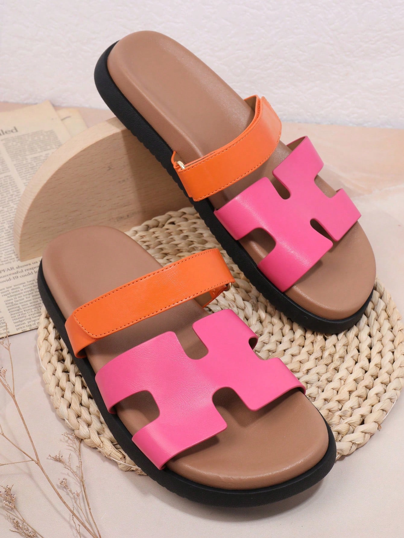 Women Fashionable Simple Daily Hollow-Out  Outdoor Summer Flat Sandals