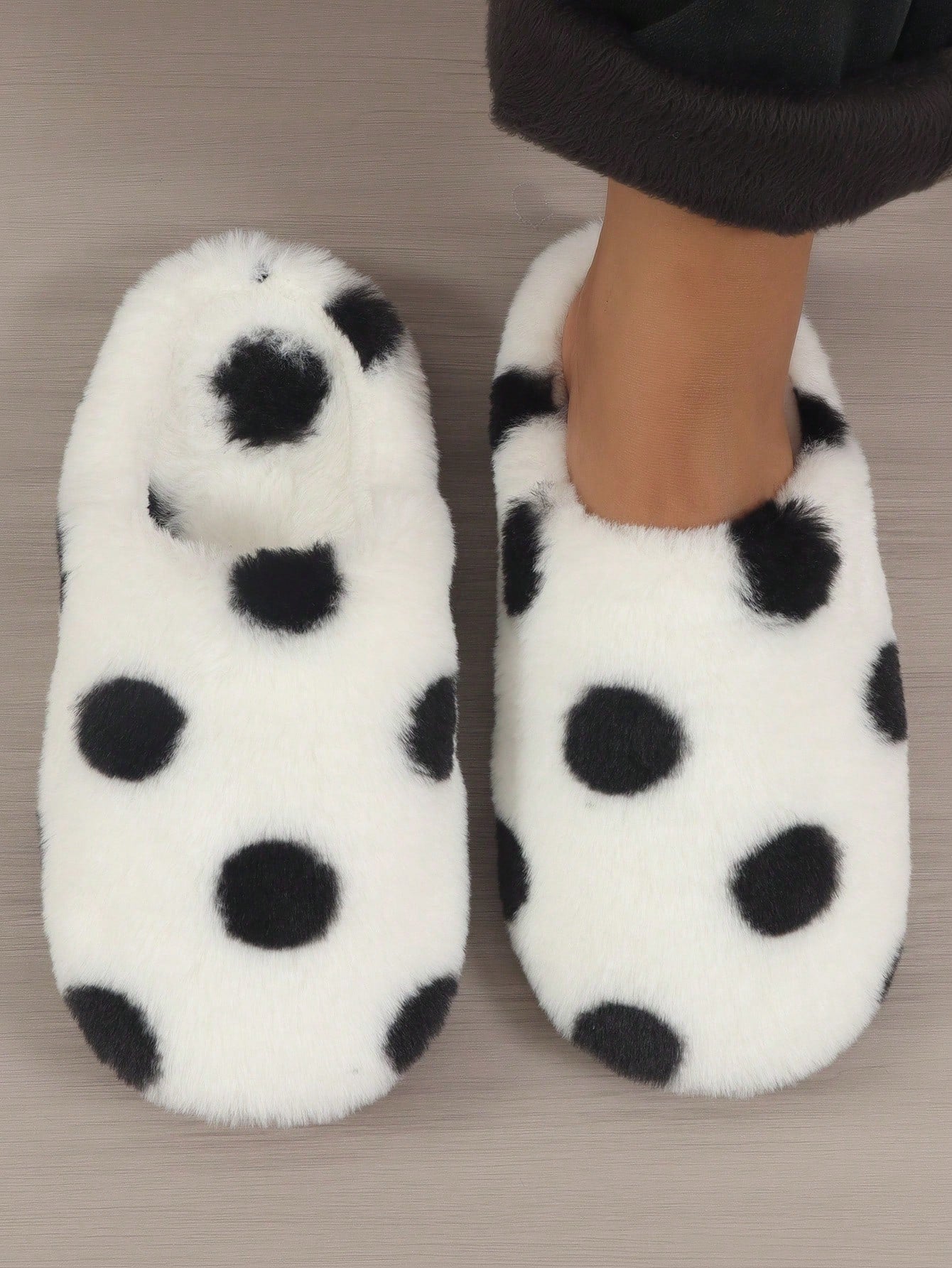 Polka Dot Pattern Fuzzy Bedroom Slippers