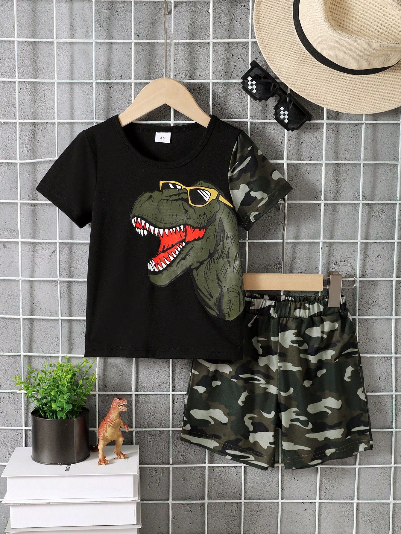 Young Boy Dinosaur Printed Camouflage Patchwork Short Sleeve T-Shirt And Shorts 2pcs Set For Summer