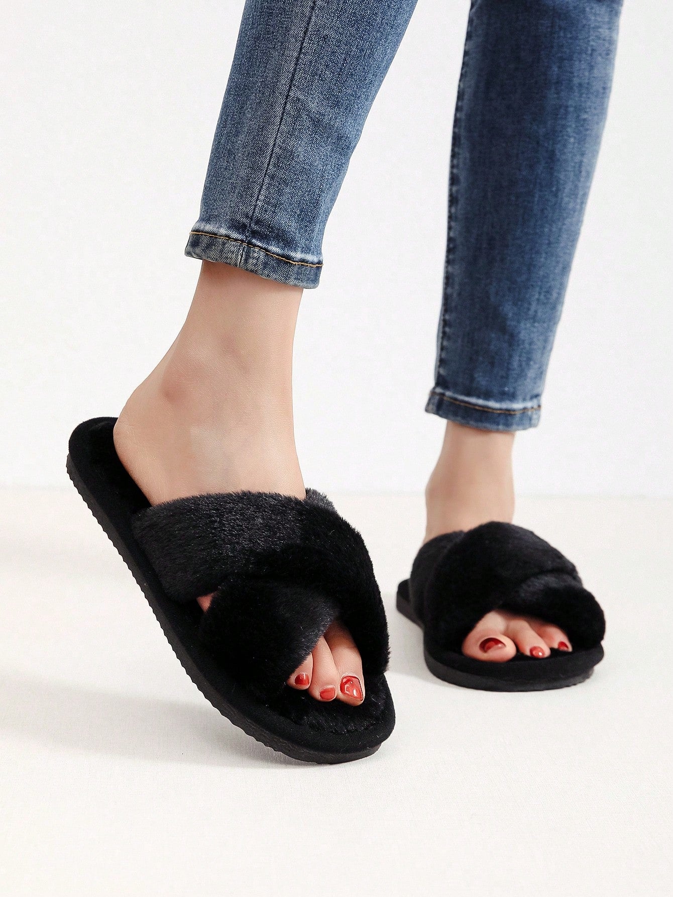 Fluffy Cross Slippers For Women, Silent Floor Indoor Slippers, Toe-Out All-Season Slippers (Can Be Worn Outside)