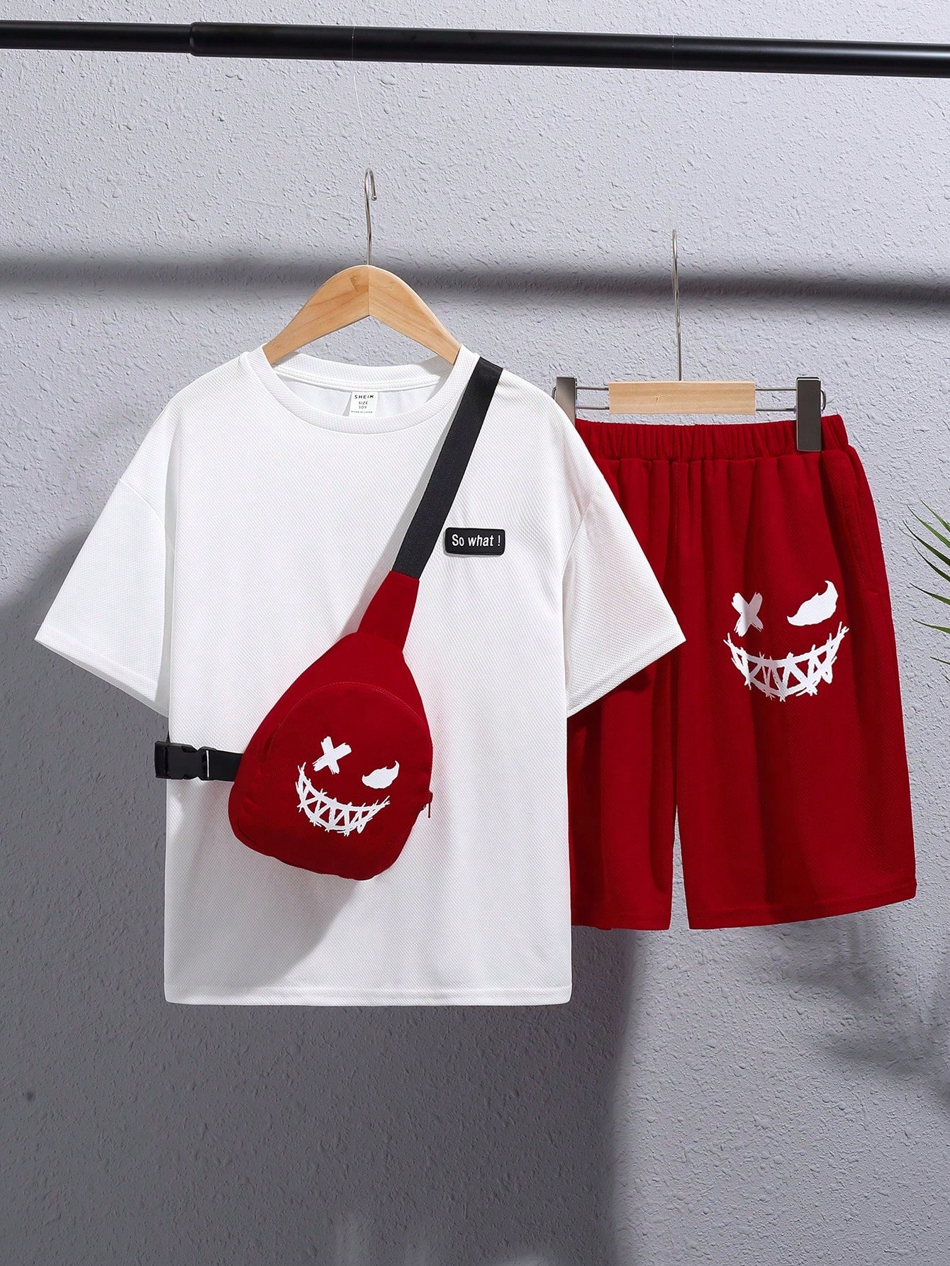 Tween Boys' Casual Street Fashion Slogan Patch Round Neck Pullover Short-Sleeved Top Solid Color Shorts With Cross-Body Bag Three-Piece Set