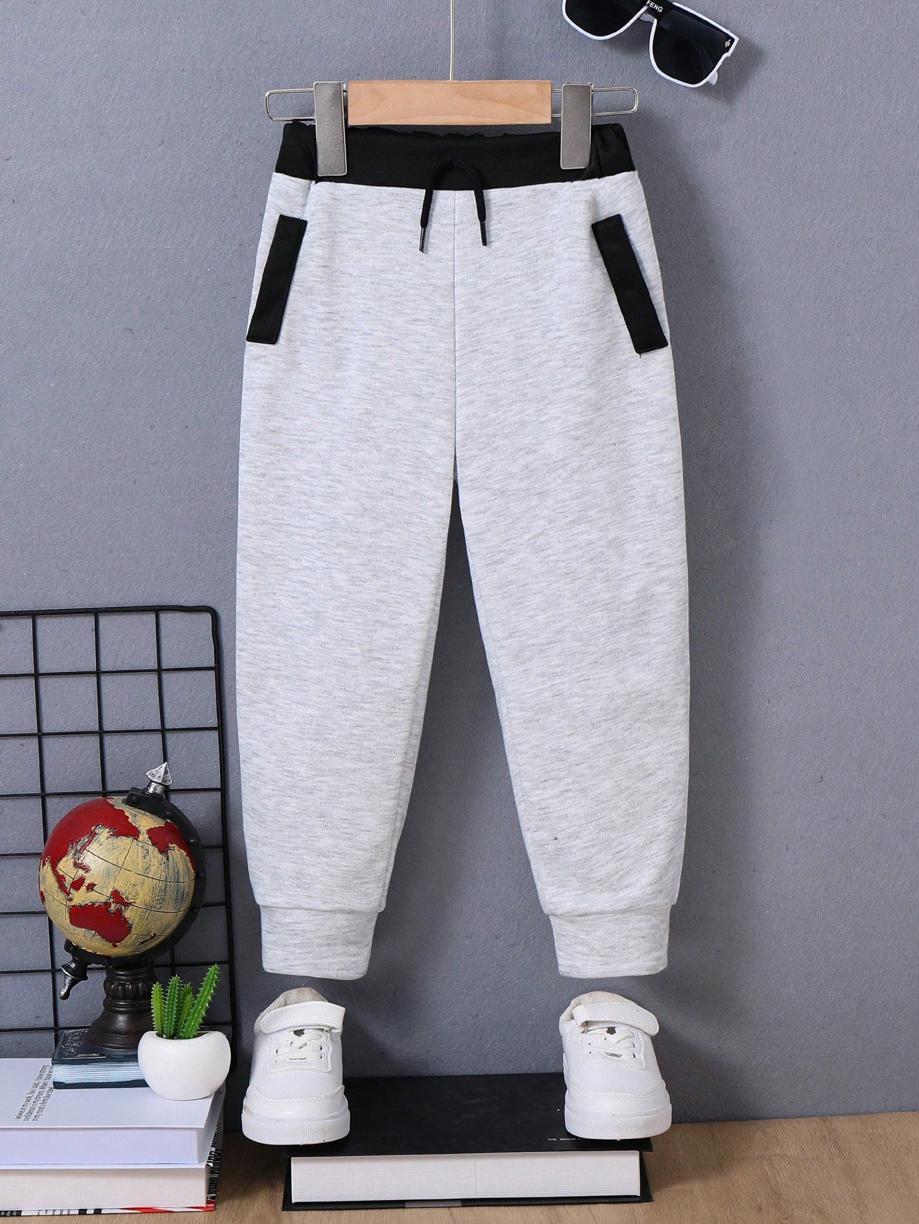 1pc Young Boys' Color-Block Patch Pocket Sweatpants With Drawstring Hem, Suitable For Daily Comfort, Breathable, Outdoor Play, Travel, School, Autumn And Winter