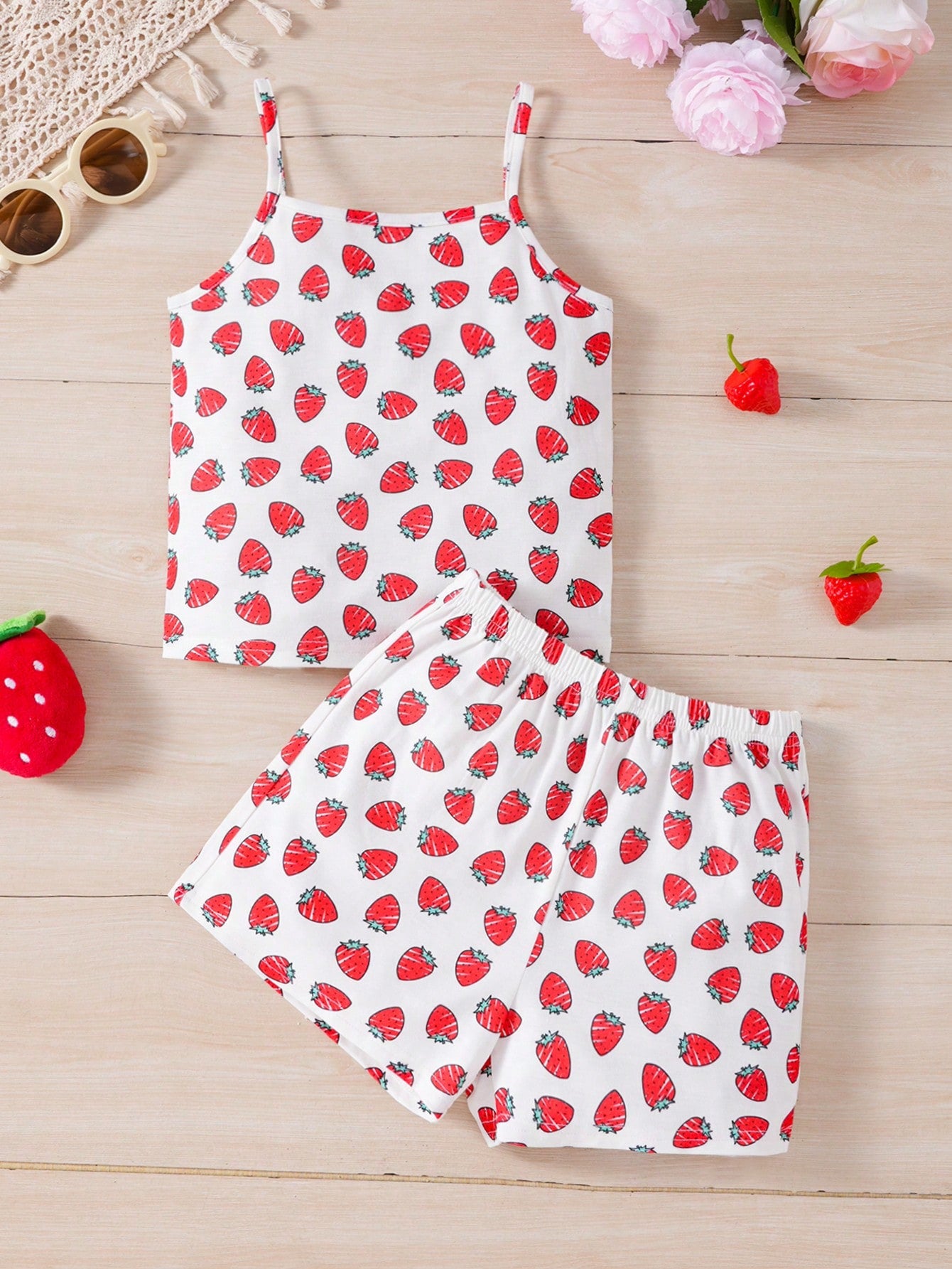 2pcs/Set Young Girl Knitted Strawberry Pattern Camisole Top And Loose Shorts Pajama Set