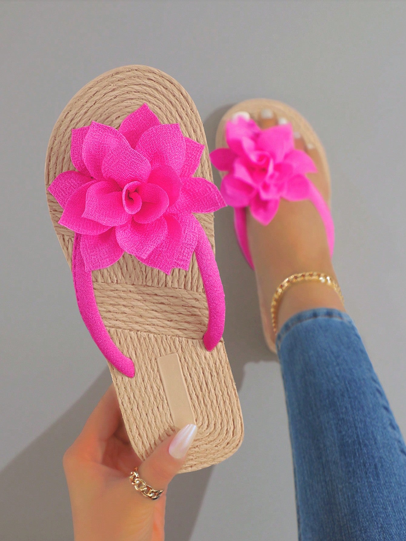 Sweet Flower Decor Slip-Resistant Flip-Flops For Beach