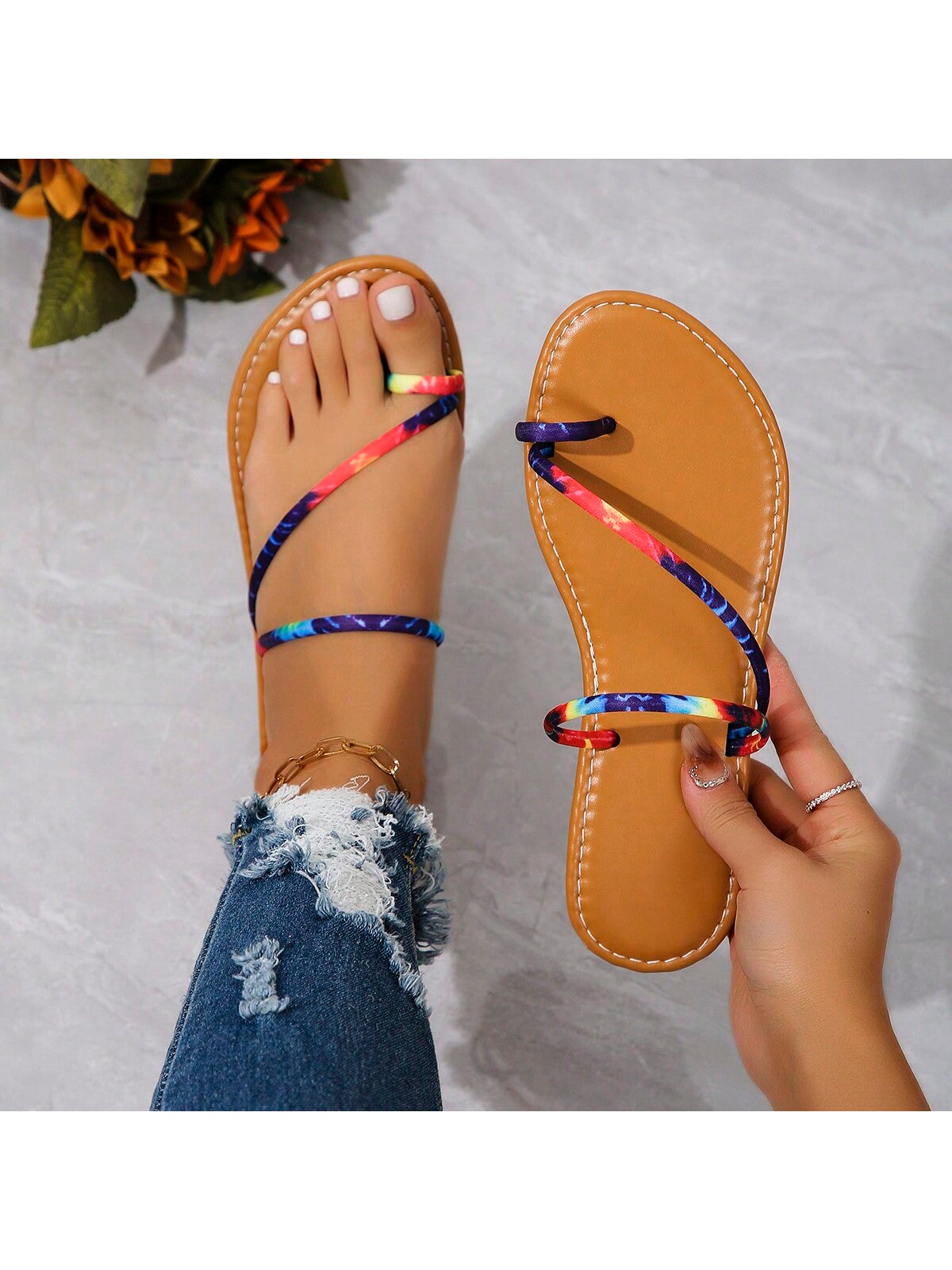 2024 Spring Summer New Fashionable, Comfortable, Anti-Skid, Flat, Thin Strap, Toe-Cap Covered, Outdoor, Round-Toe, Car-Stitch Beach Sandals For Women