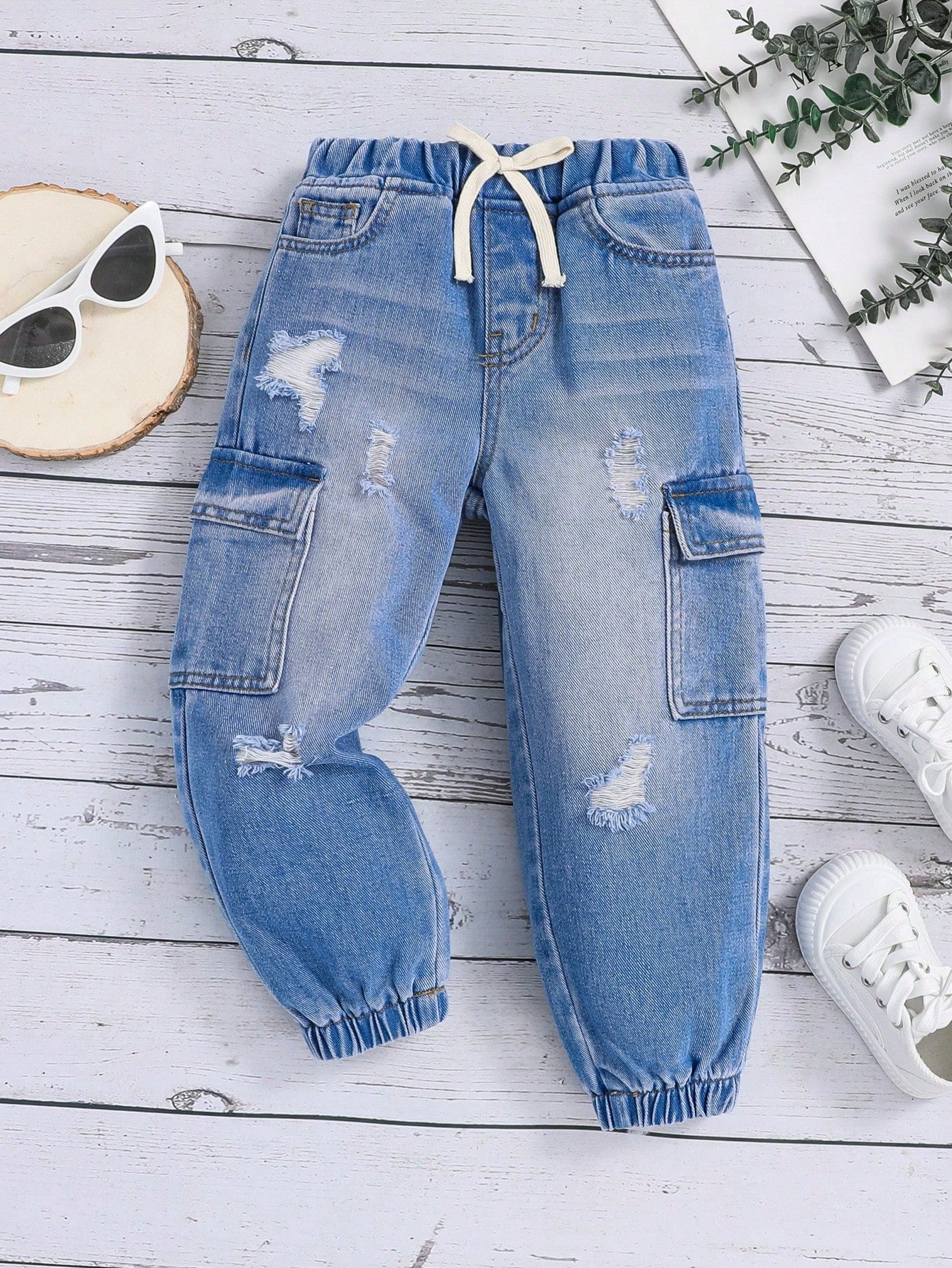 Young Girl Casual Mid-Rise Elastic Waistband Fake Fly Irregular Cut Ripped Jeans With Cuffed Hem Design