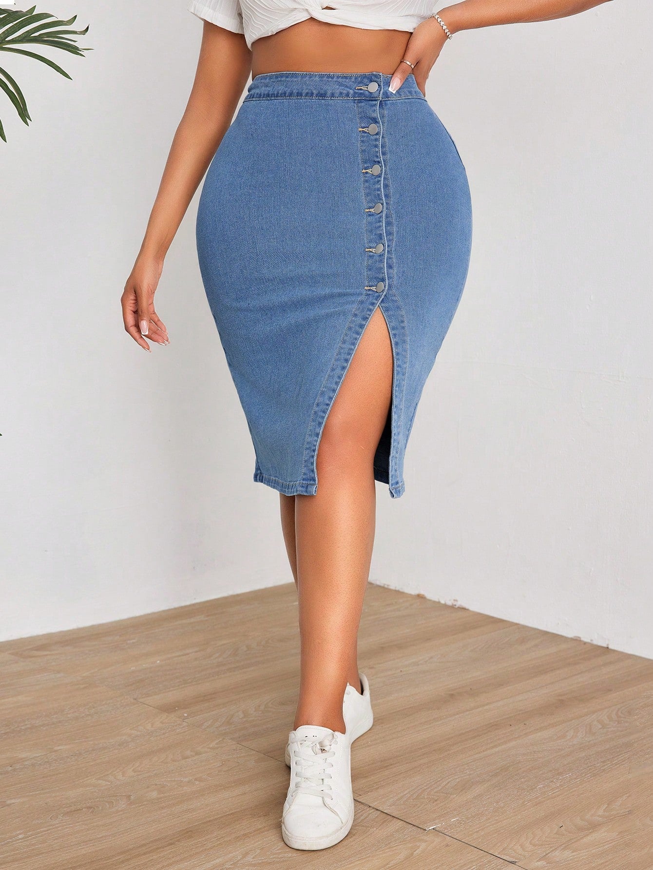 Plus Size High Waisted Denim Skirt With Upward Buttons