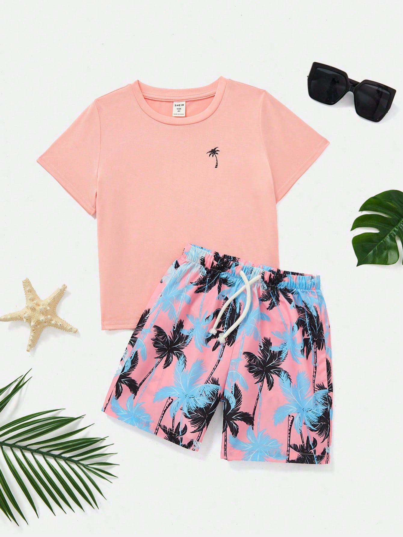 Young Boy Coconut Tree Print Tee & Drawstring Waist Shorts