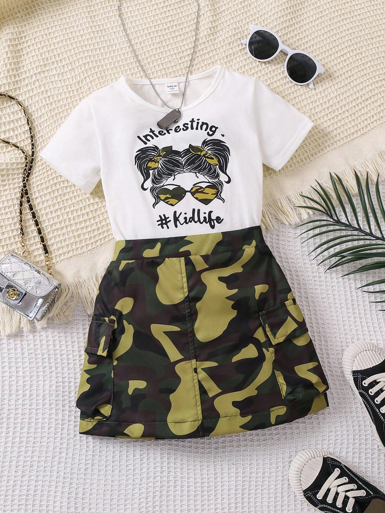 Young Girl Letter & Character Printed Short Sleeve T-Shirt And Camo Cargo Skirt Set