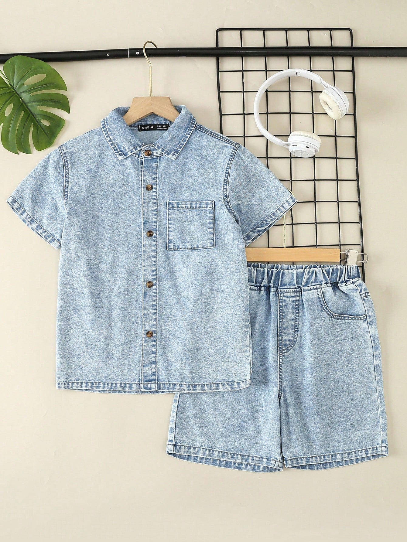 Tween Boy Solid Color Denim Short Sleeve Shirt With Turn-Down Collar And Button Front, And Shorts With Pockets, Casual Comfortable Simple Denim Outfits