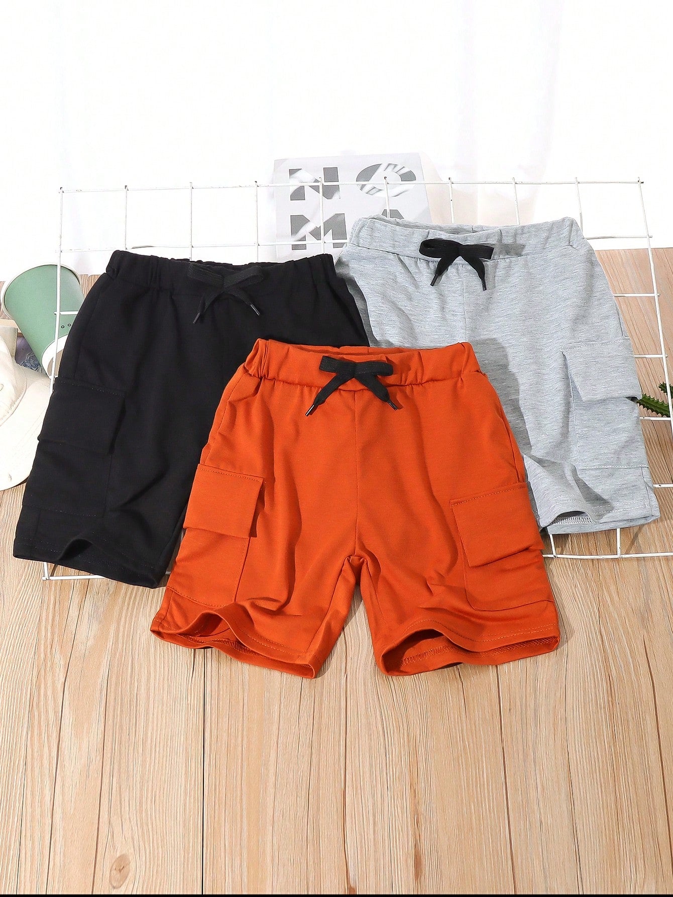 Young Boy Leisure Sports College Street Fashionable Cute Holiday 3-Pieces Set With Large Pockets, Drawstring, Includes Green Shorts, Brown Shorts, And Black Shorts Suitable For Daily Wear, School, Travel, Sports, Spring And Summer Seasons